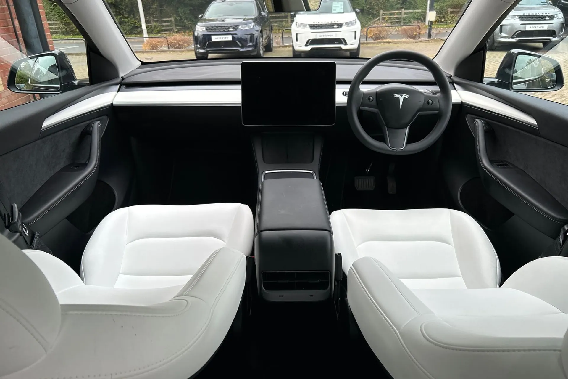 TESLA MODEL Y thumbnail image number 3