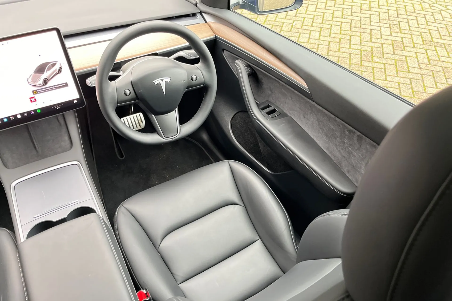 TESLA MODEL Y thumbnail image number 26