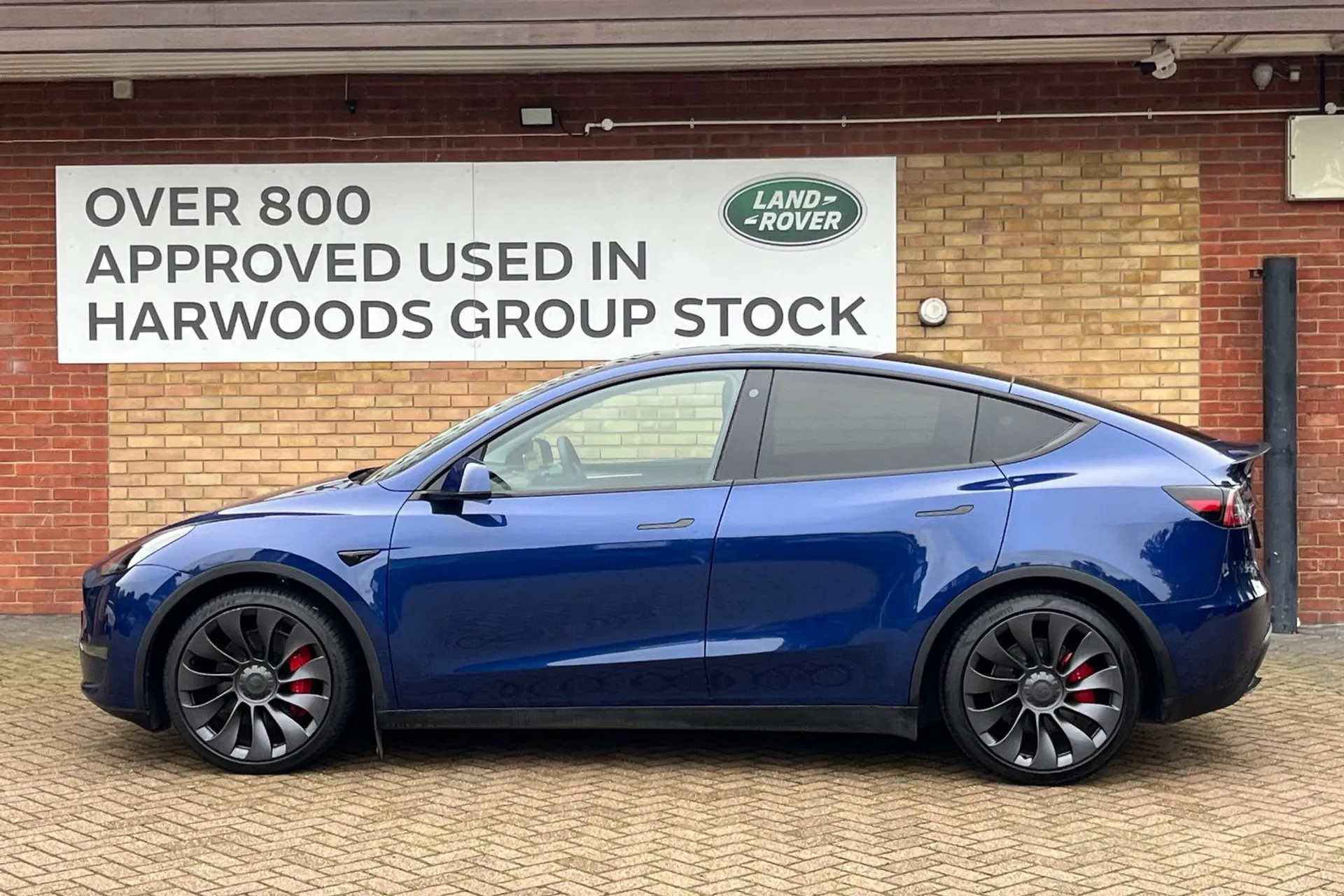 TESLA MODEL Y thumbnail image number 9