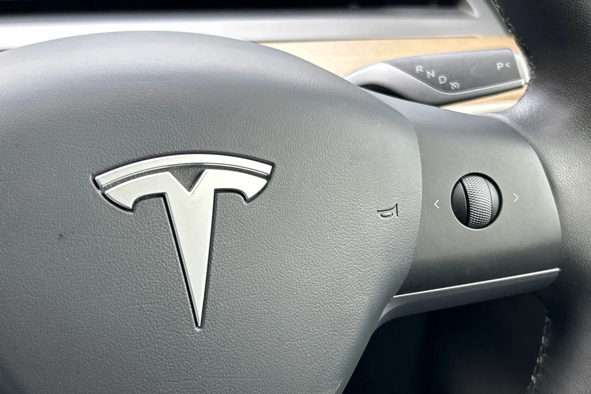 TESLA MODEL Y thumbnail image number 36