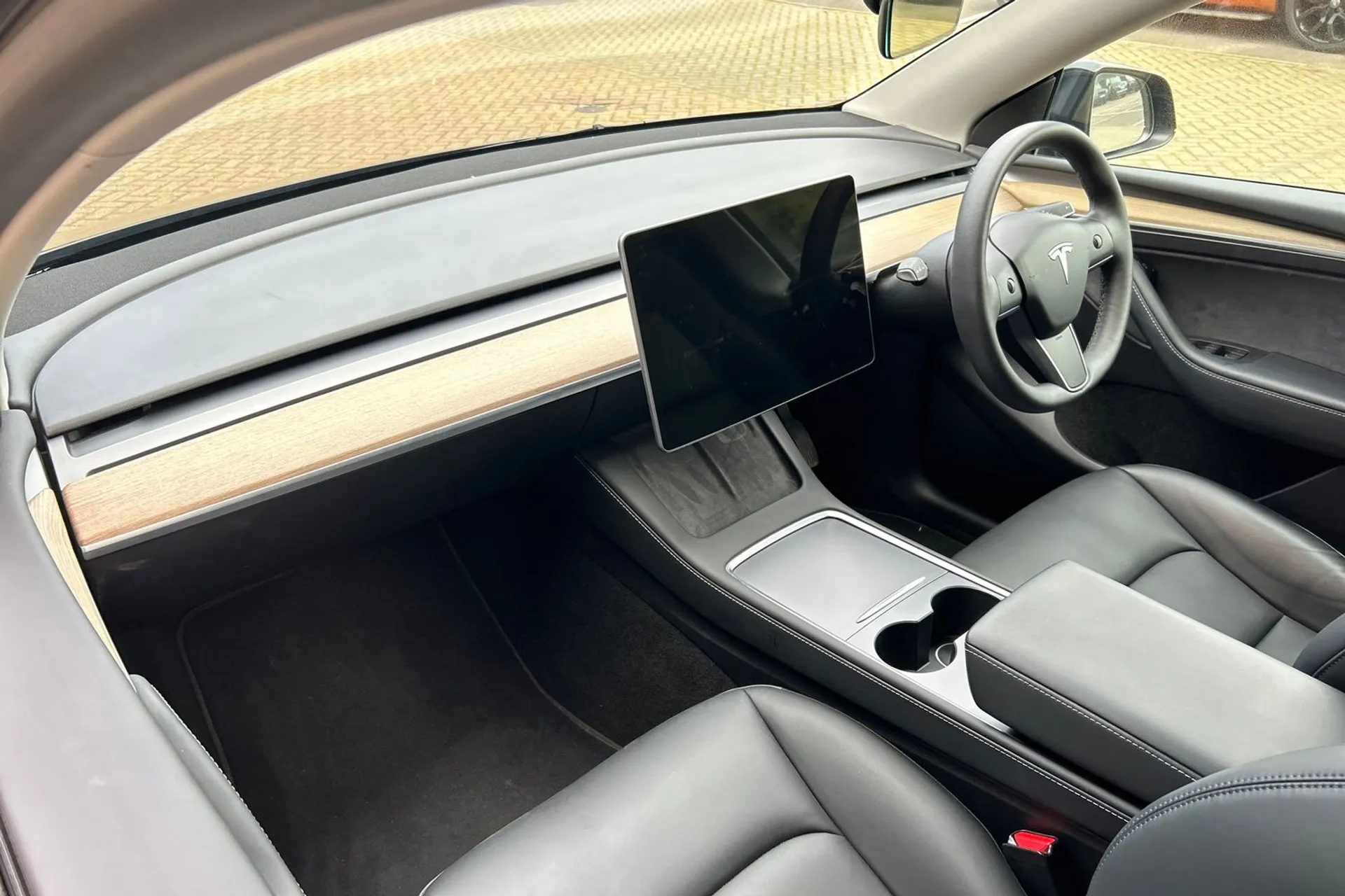 TESLA MODEL Y thumbnail image number 34