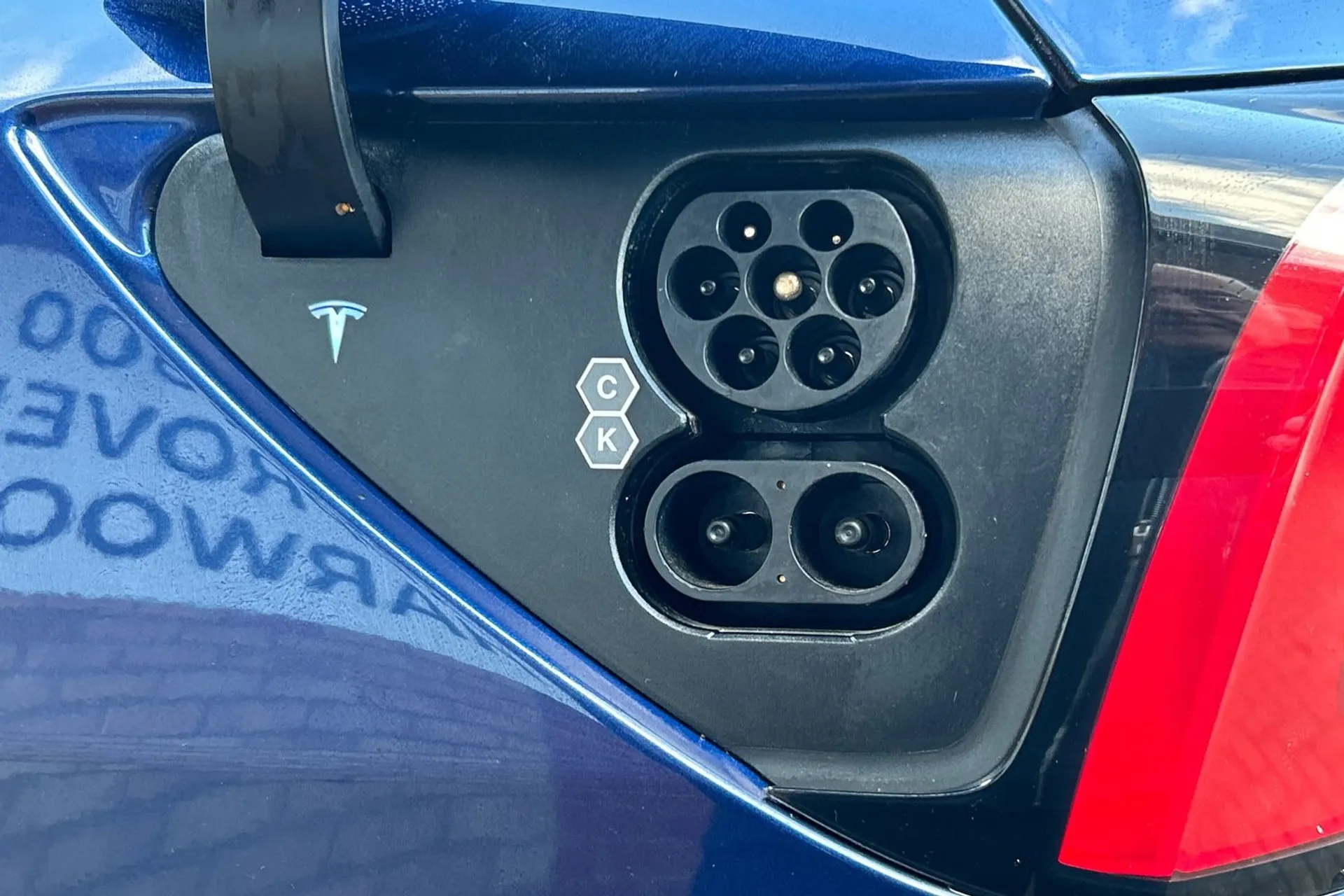 TESLA MODEL Y thumbnail image number 16