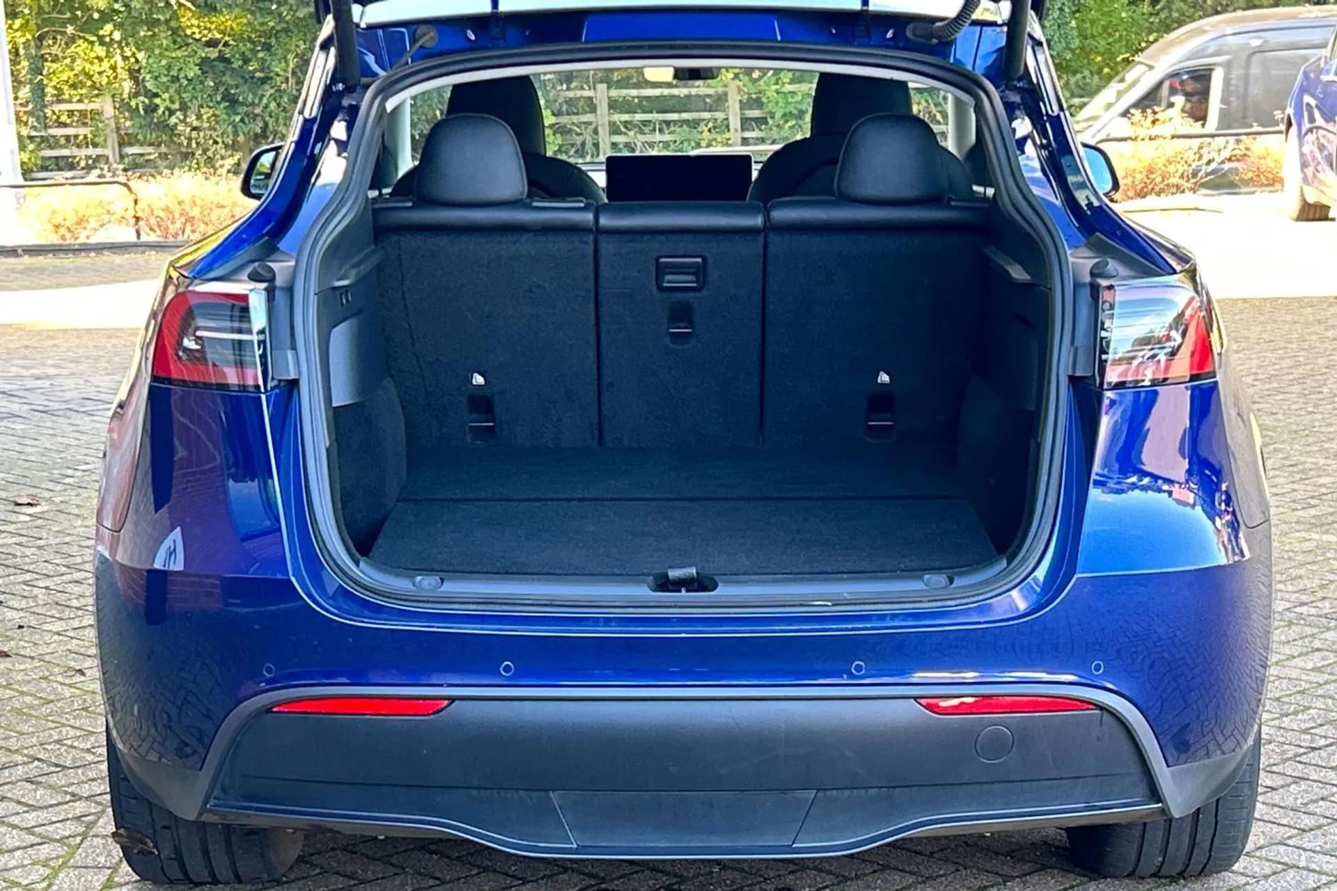 TESLA MODEL Y thumbnail image number 17