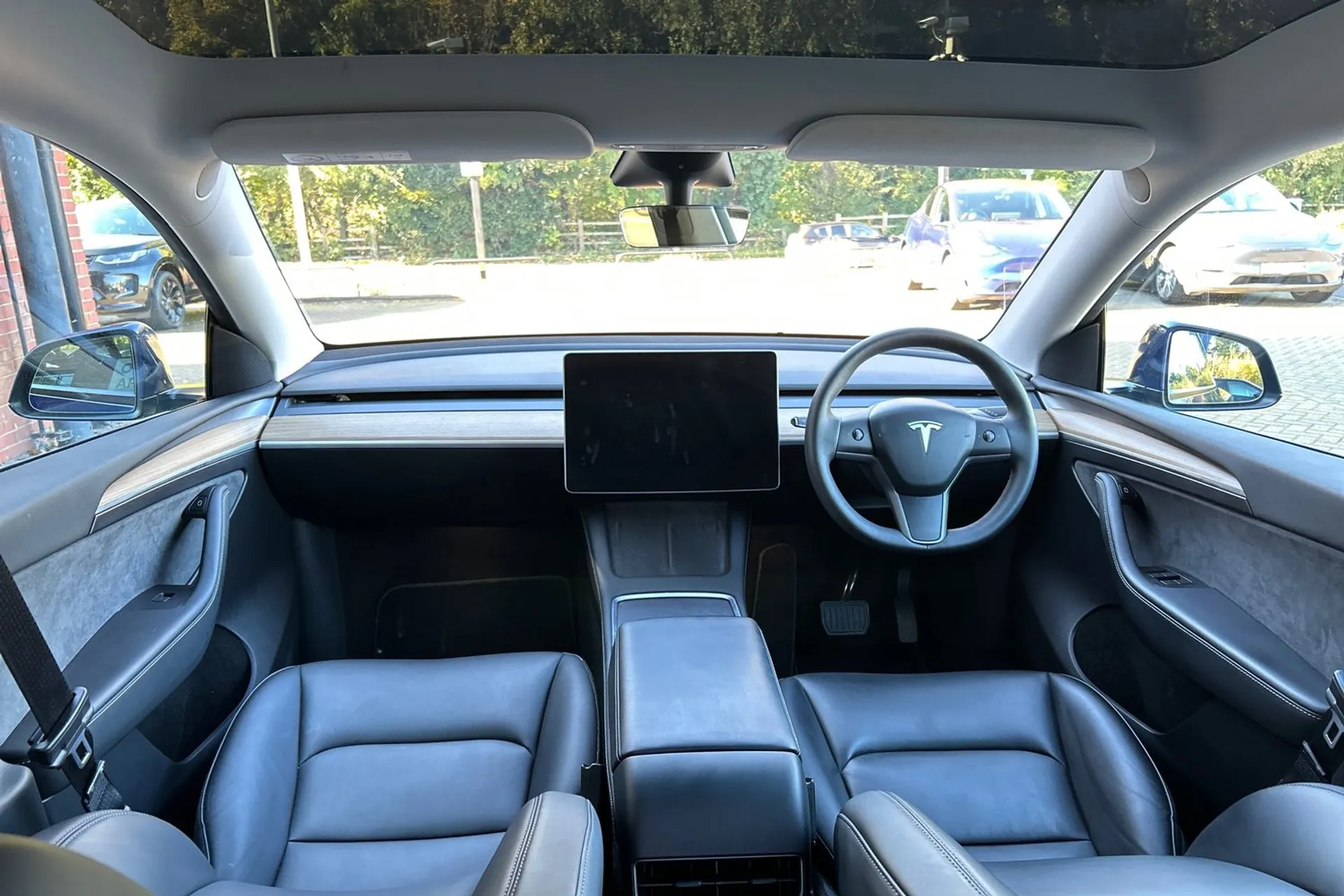 TESLA MODEL Y thumbnail image number 3