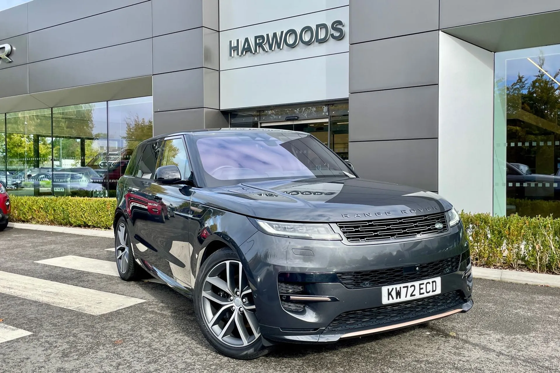 LAND ROVER RANGE ROVER SPORT focused image