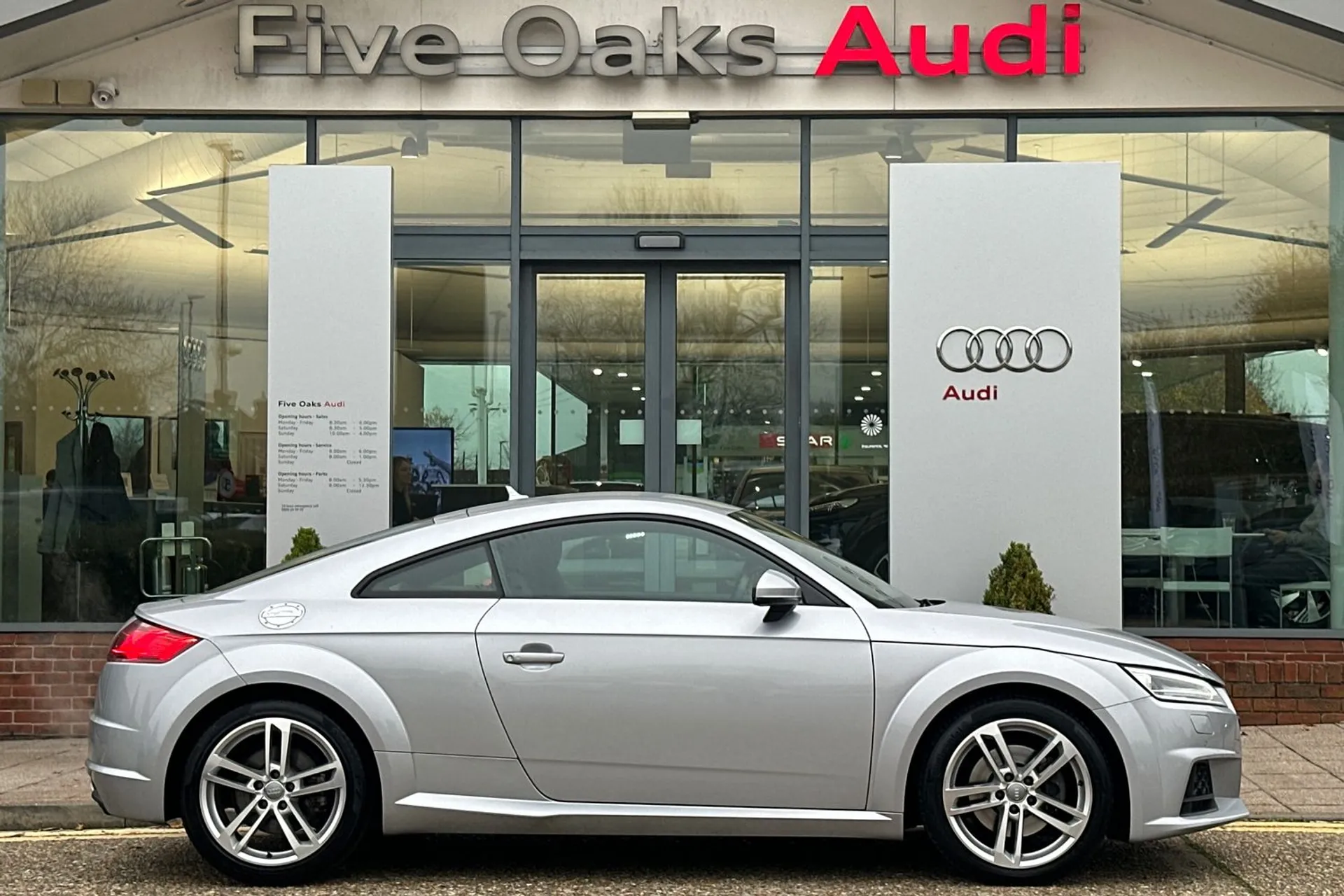 Audi TT thumbnail image number 2