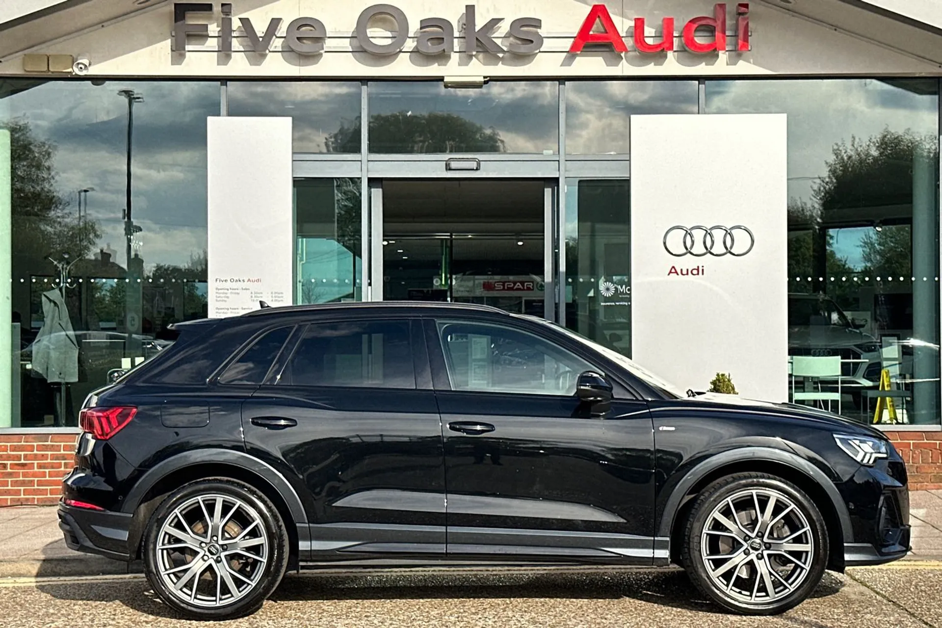 Audi Q3 thumbnail image number 2