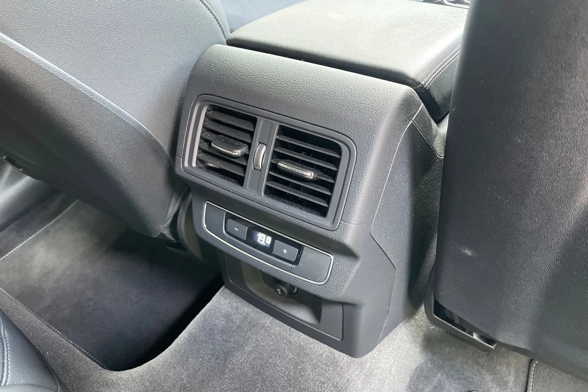 Audi Q5 thumbnail image number 45