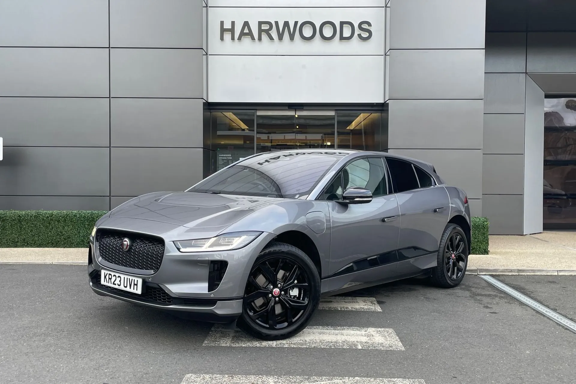 Jaguar I-PACE thumbnail image number 10