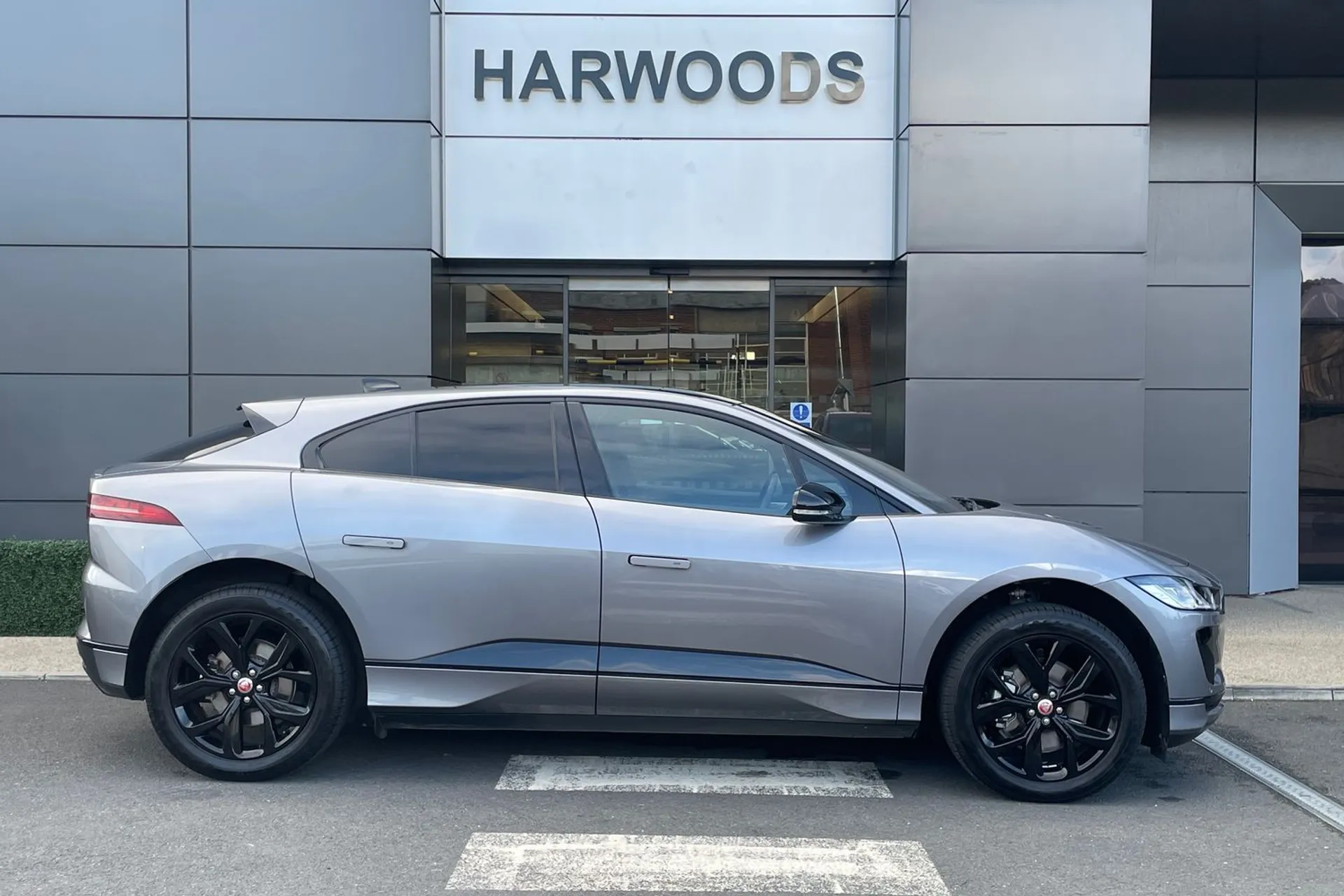 Jaguar I-PACE thumbnail image number 2