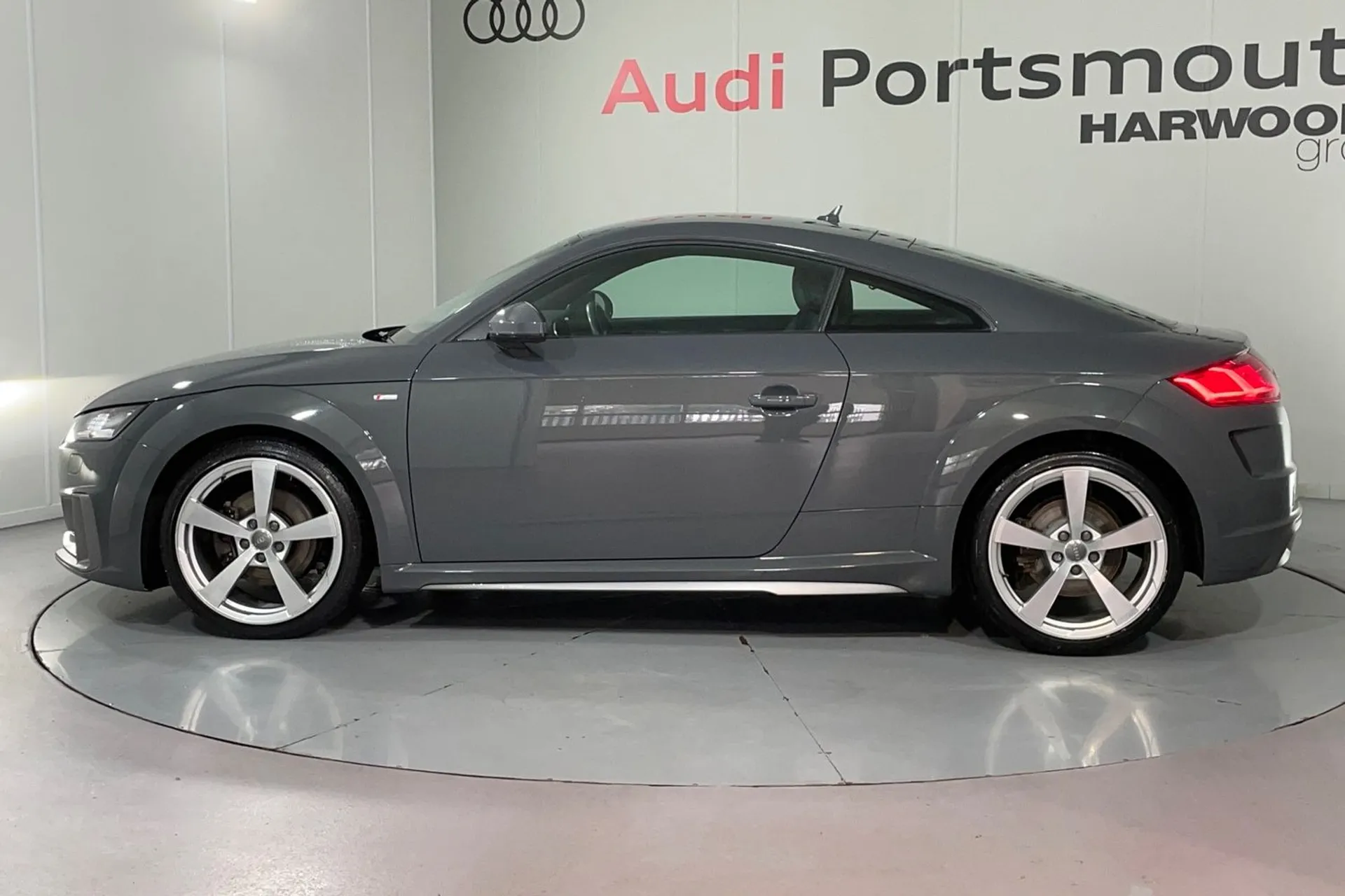 Audi TT thumbnail image number 10