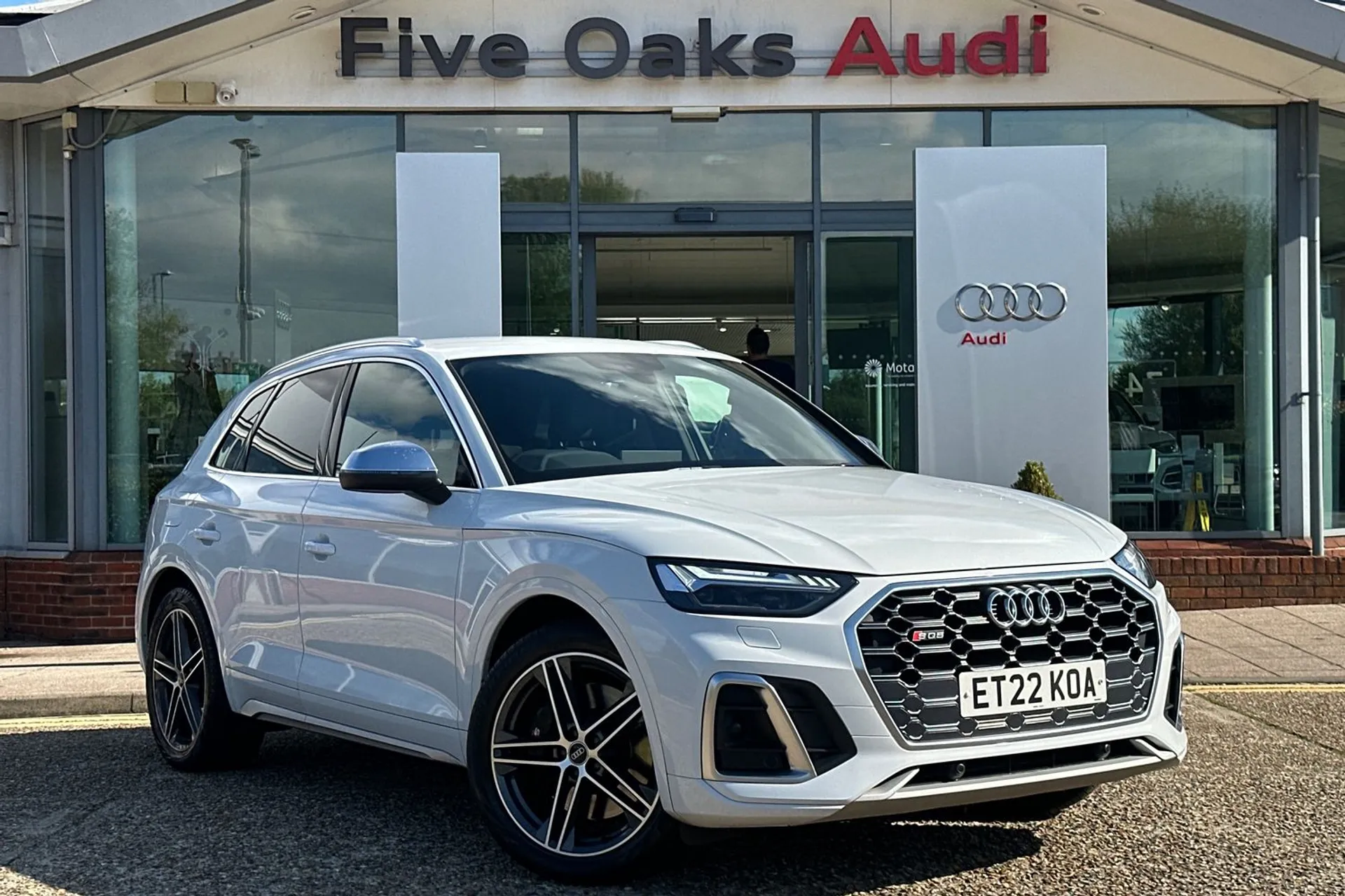 Audi Q5 focused image