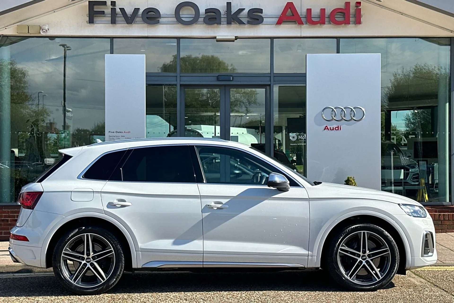 Audi Q5 thumbnail image number 2