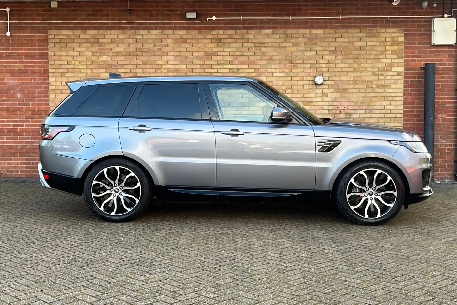 LAND ROVER RANGE ROVER SPORT thumbnail image number 2