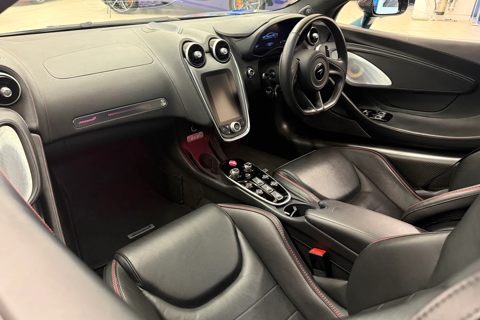 McLaren GT thumbnail image number 25