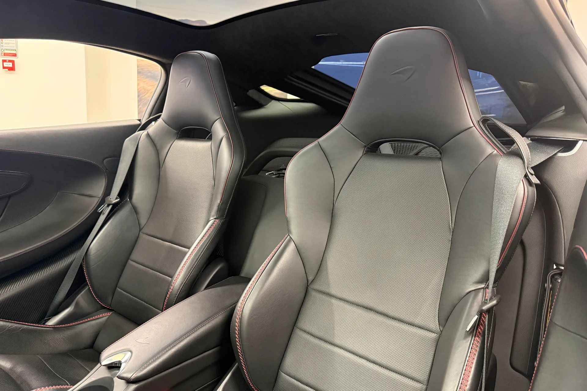 McLaren GT thumbnail image number 26