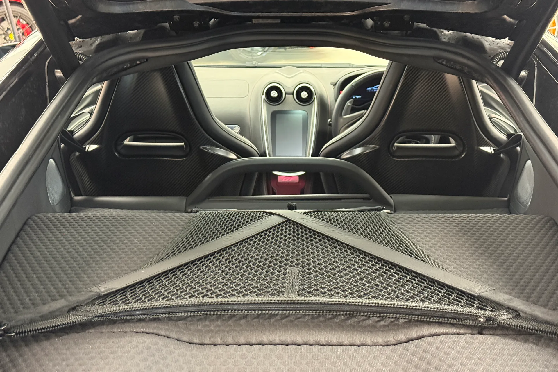 McLaren GT thumbnail image number 30