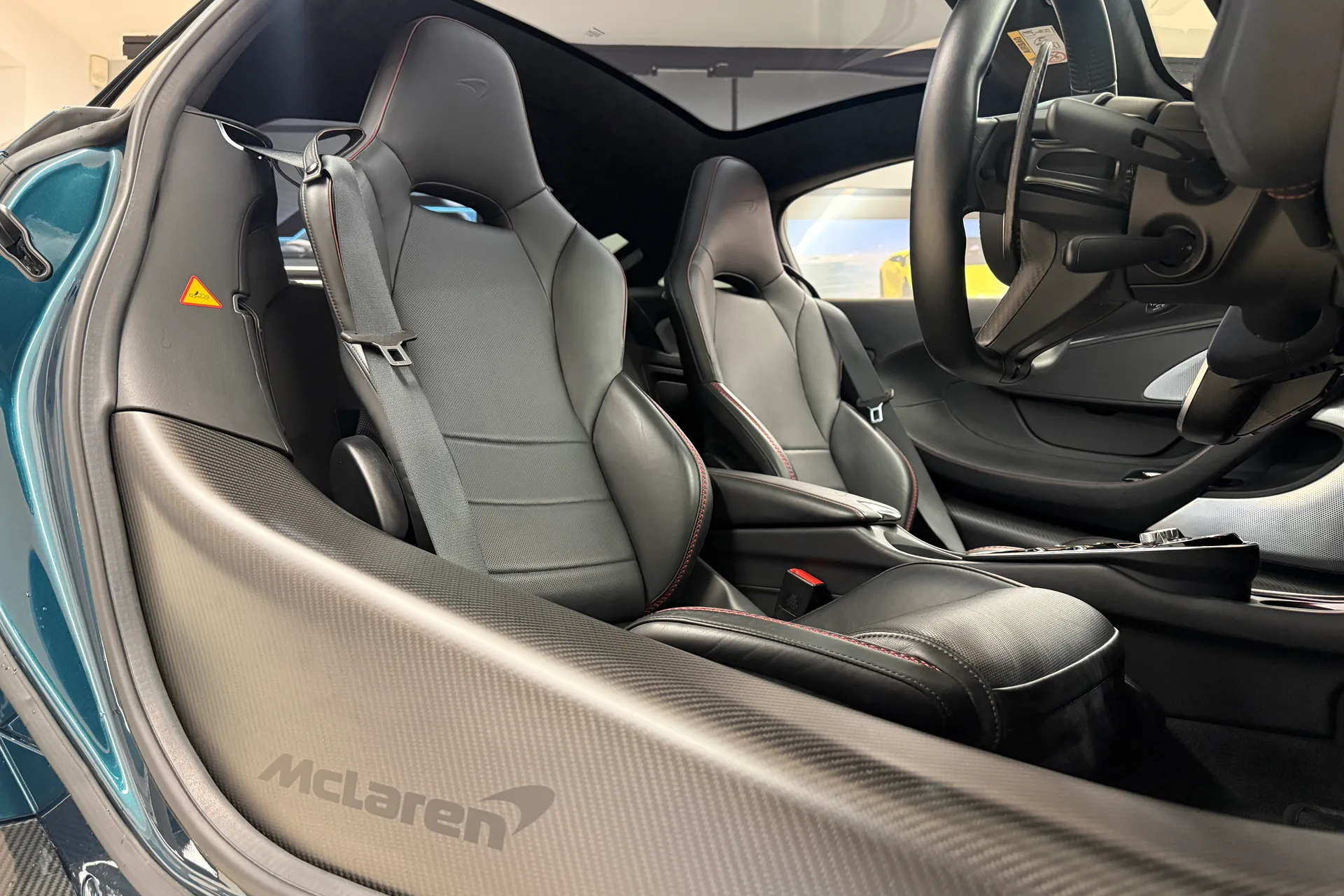 McLaren GT thumbnail image number 2