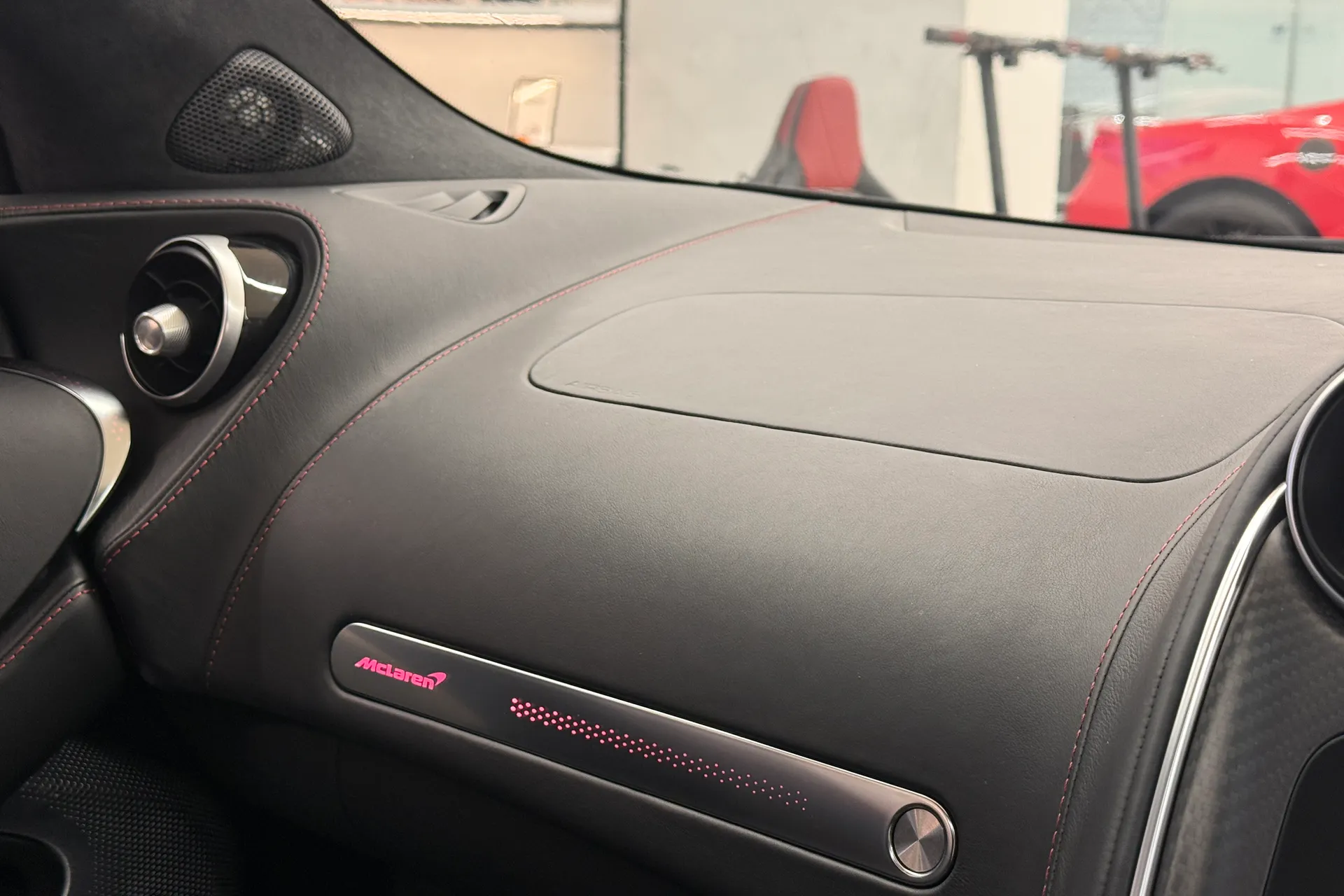 McLaren GT thumbnail image number 19