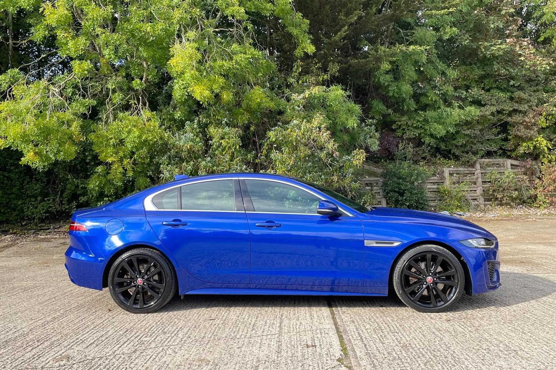 Jaguar XE thumbnail image number 2