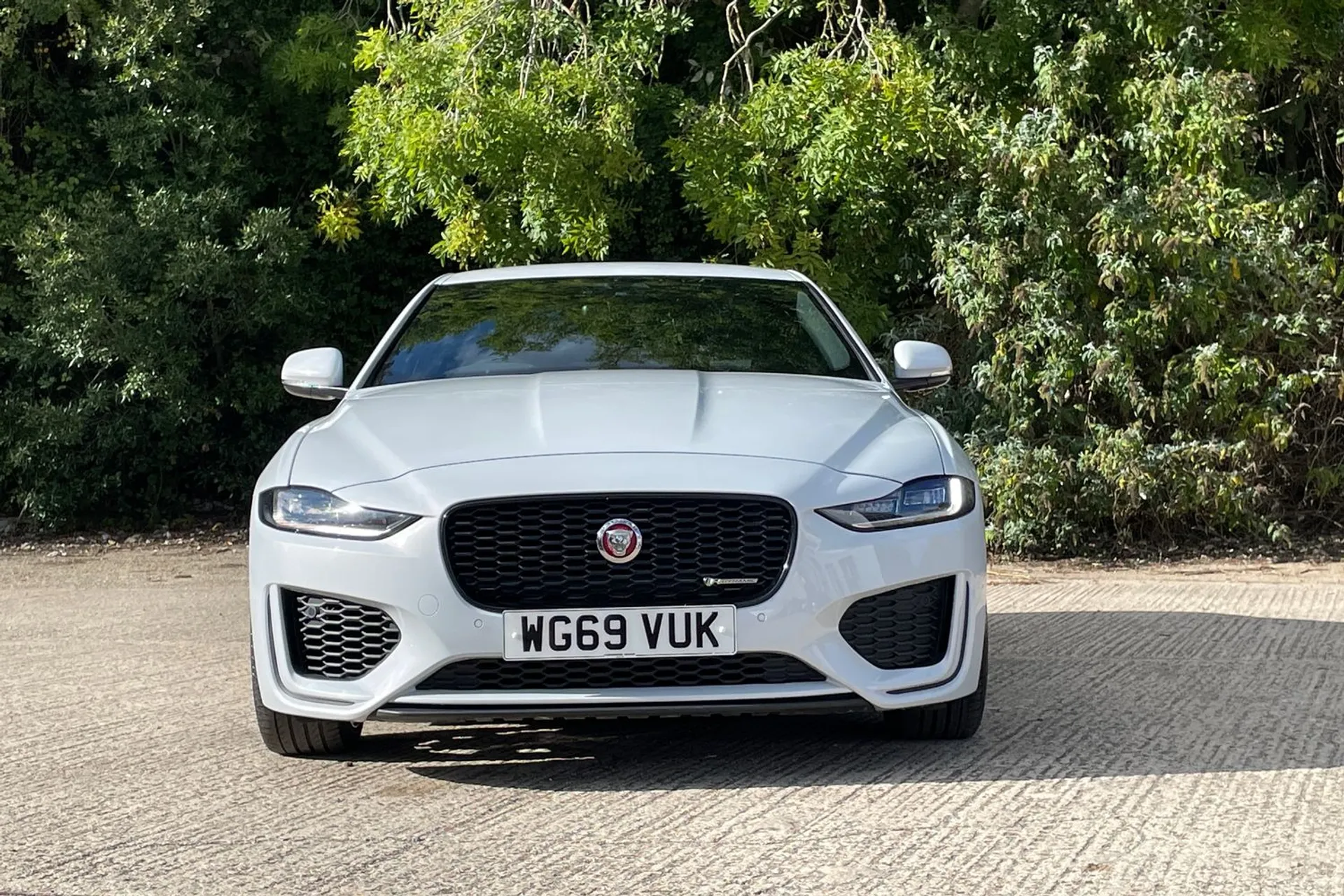 Jaguar XE thumbnail image number 12