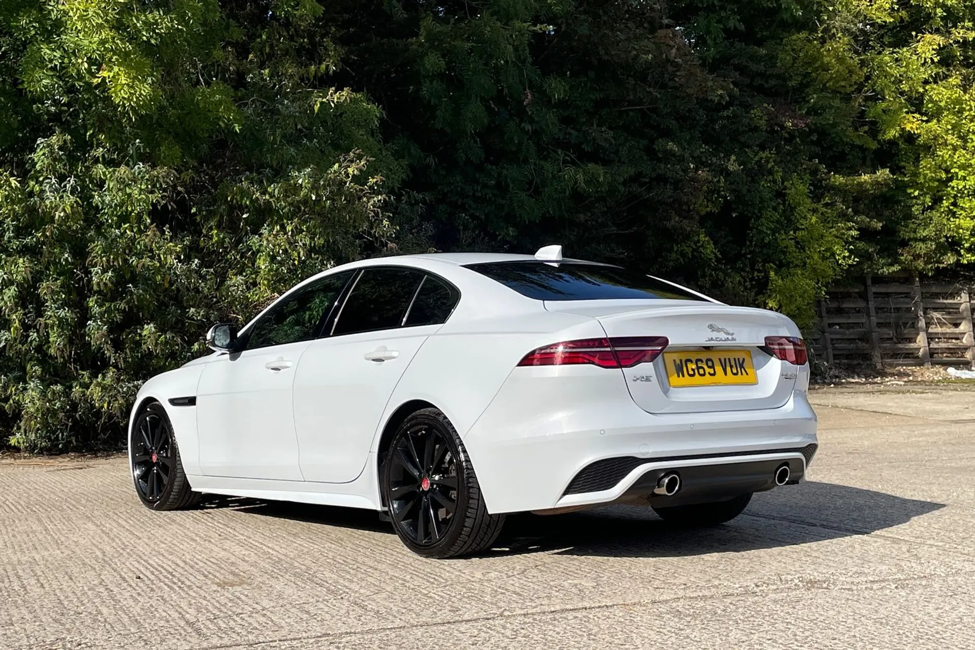 Jaguar XE thumbnail image number 9