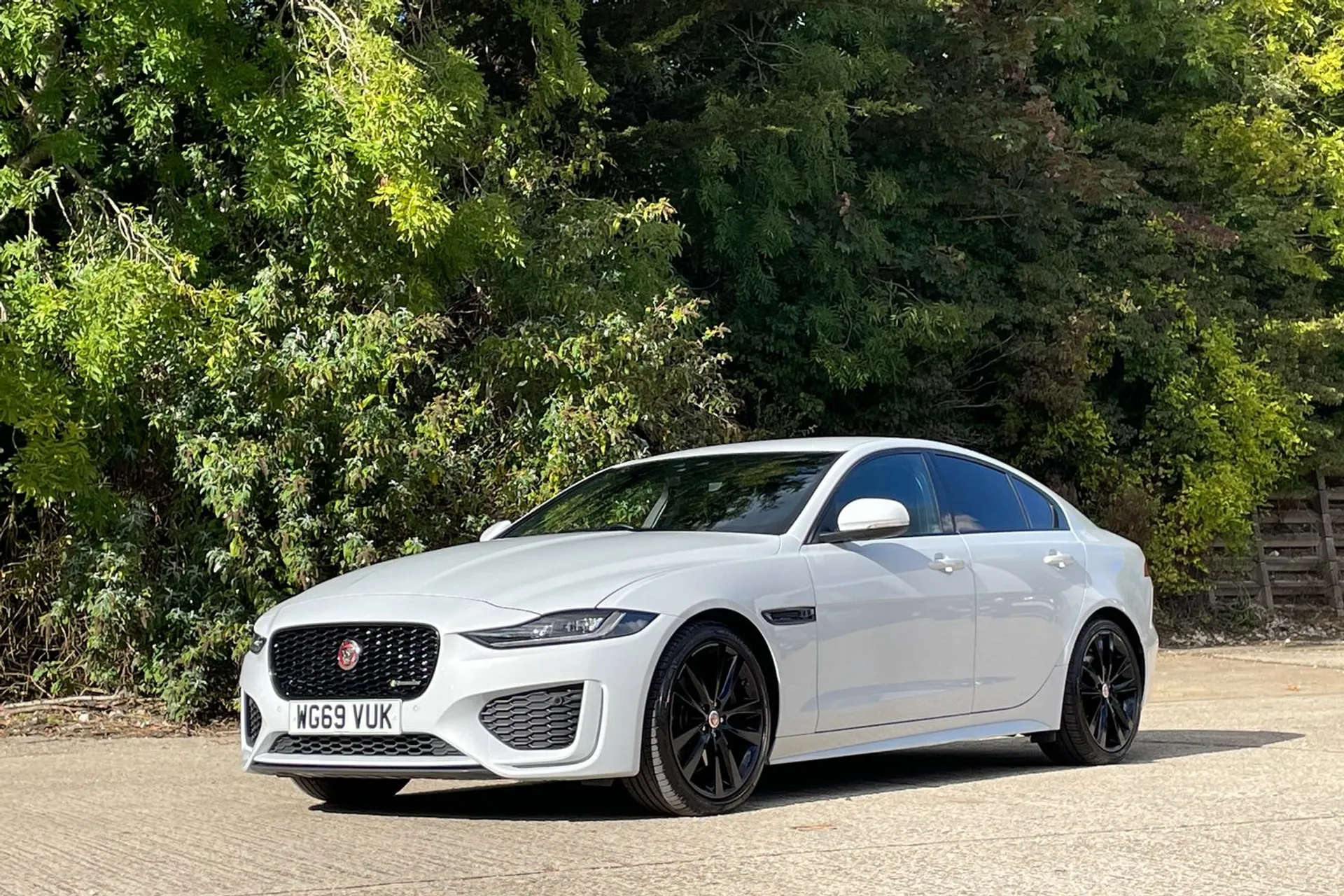 Jaguar XE thumbnail image number 11