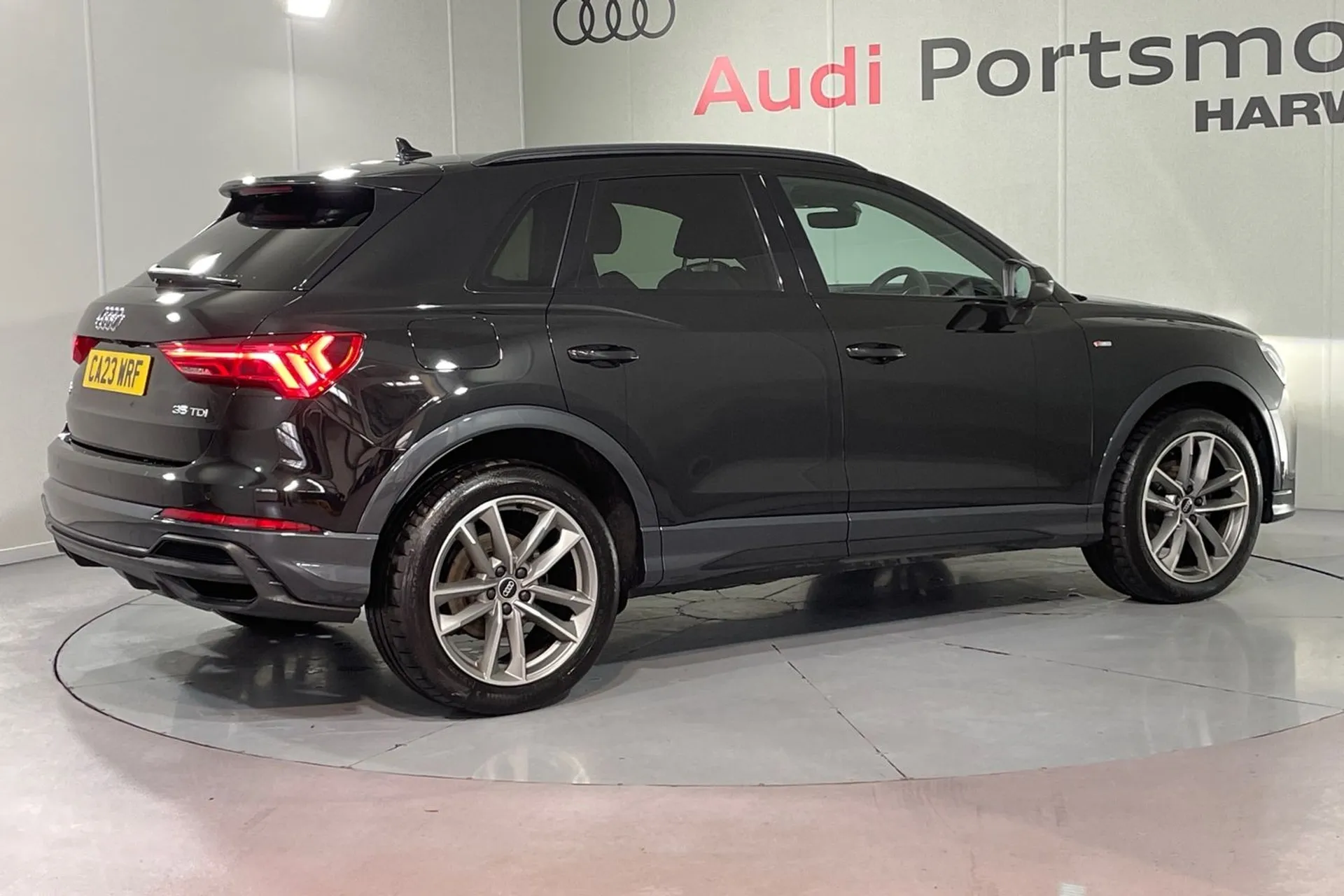 Audi Q3 thumbnail image number 11