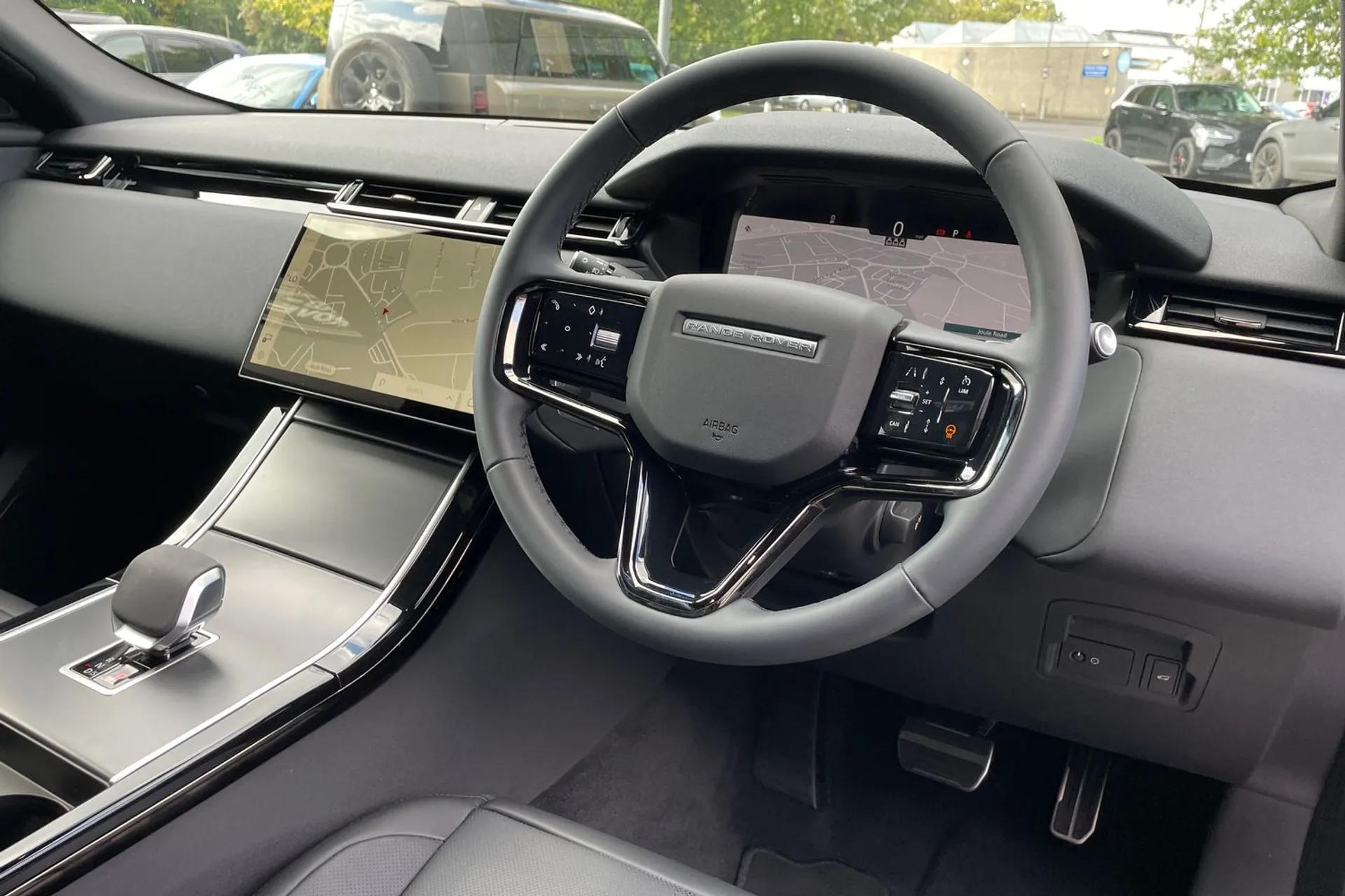 LAND ROVER RANGE ROVER VELAR thumbnail image number 32