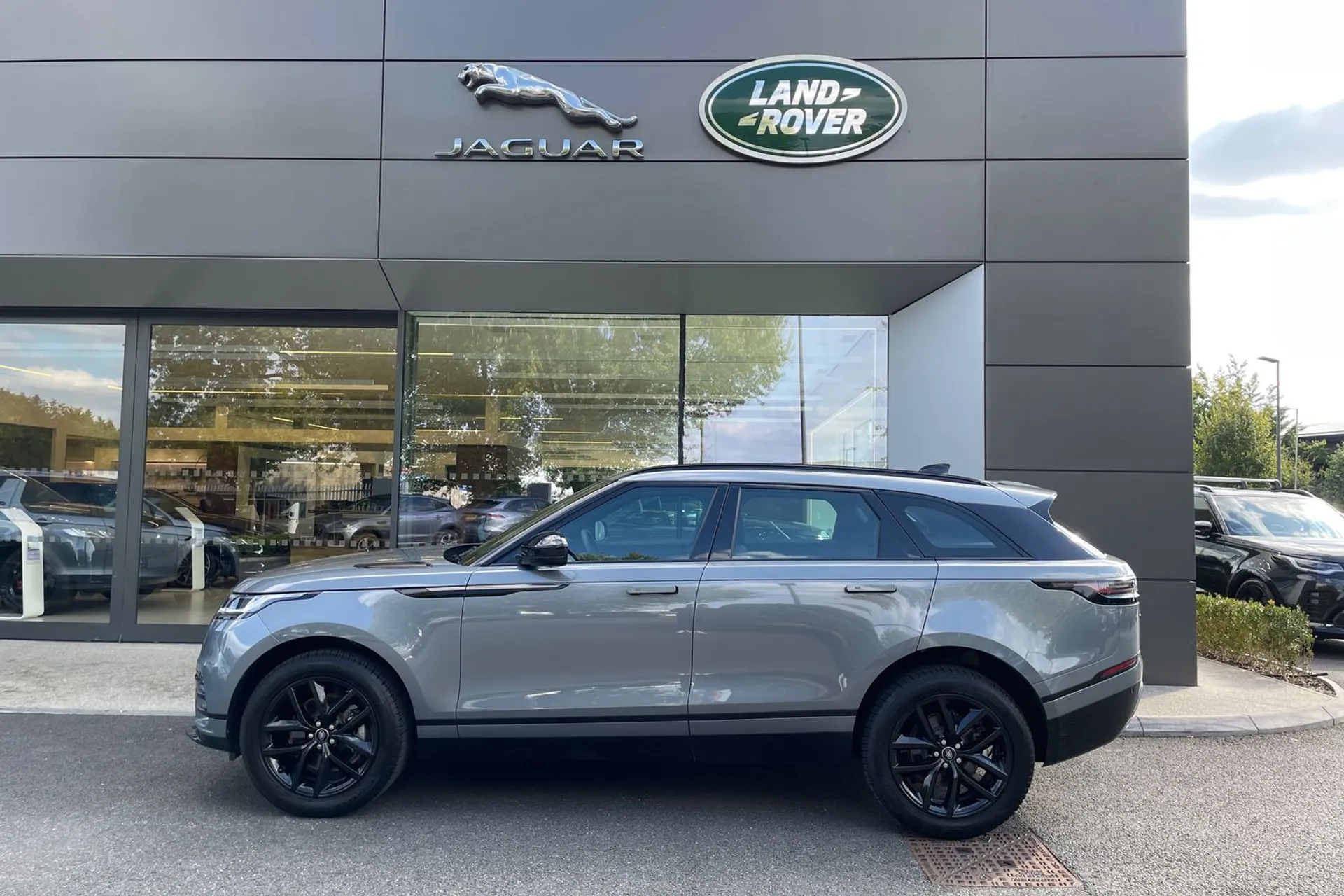 LAND ROVER RANGE ROVER VELAR thumbnail image number 27