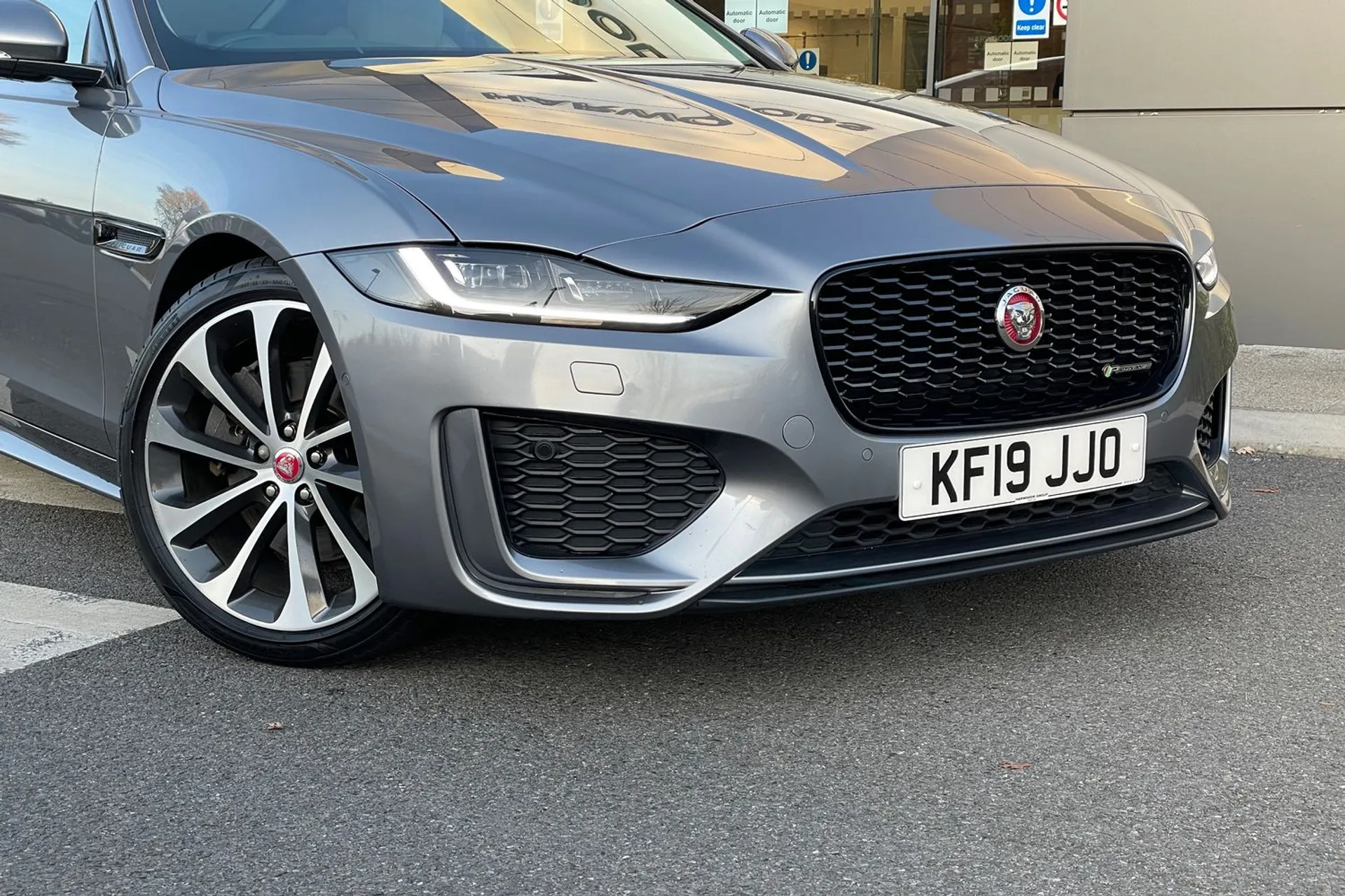 Jaguar XE thumbnail image number 30