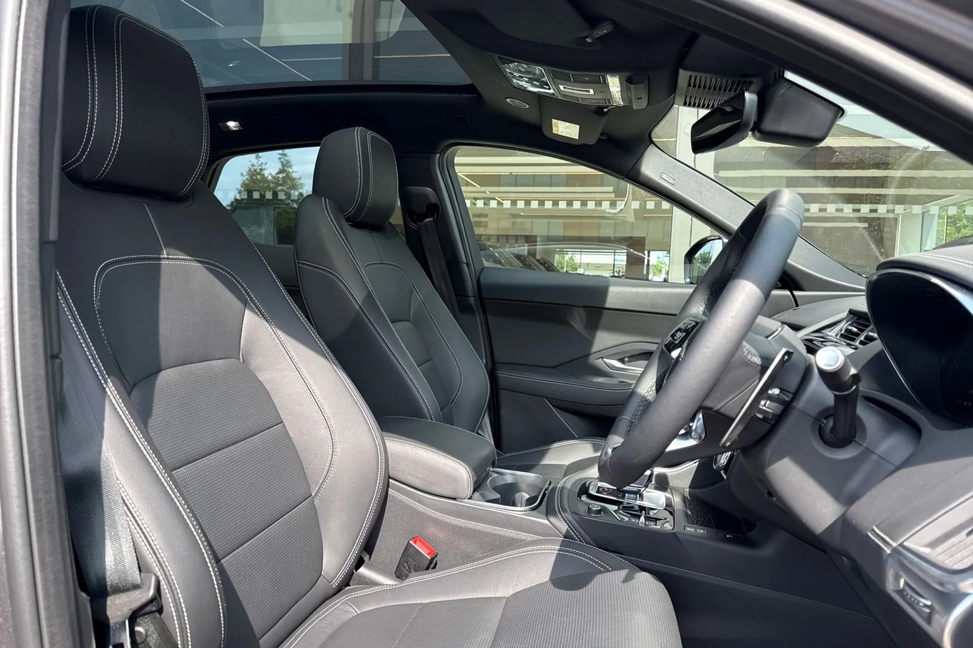 Jaguar E-PACE thumbnail image number 41