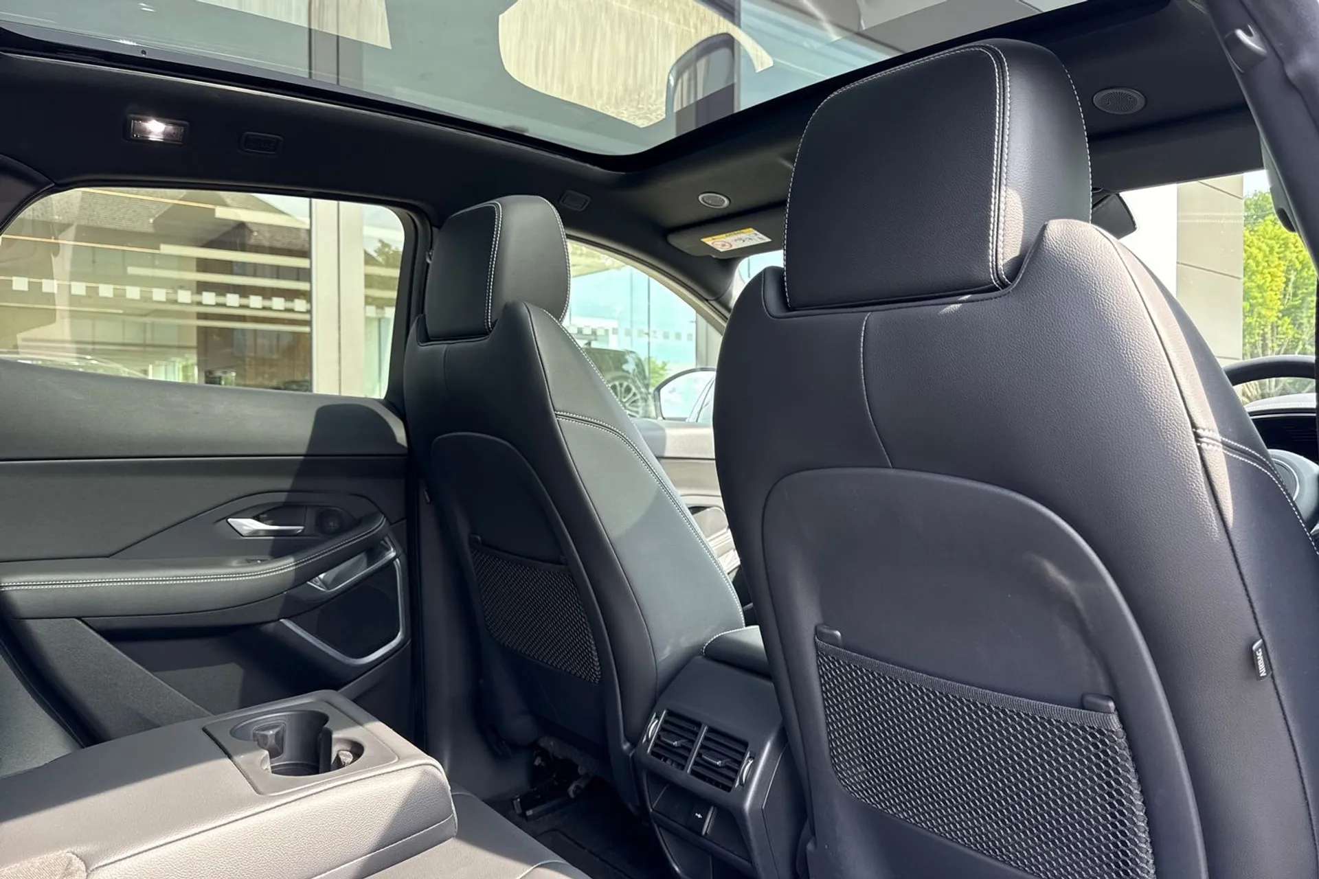 Jaguar E-PACE thumbnail image number 37