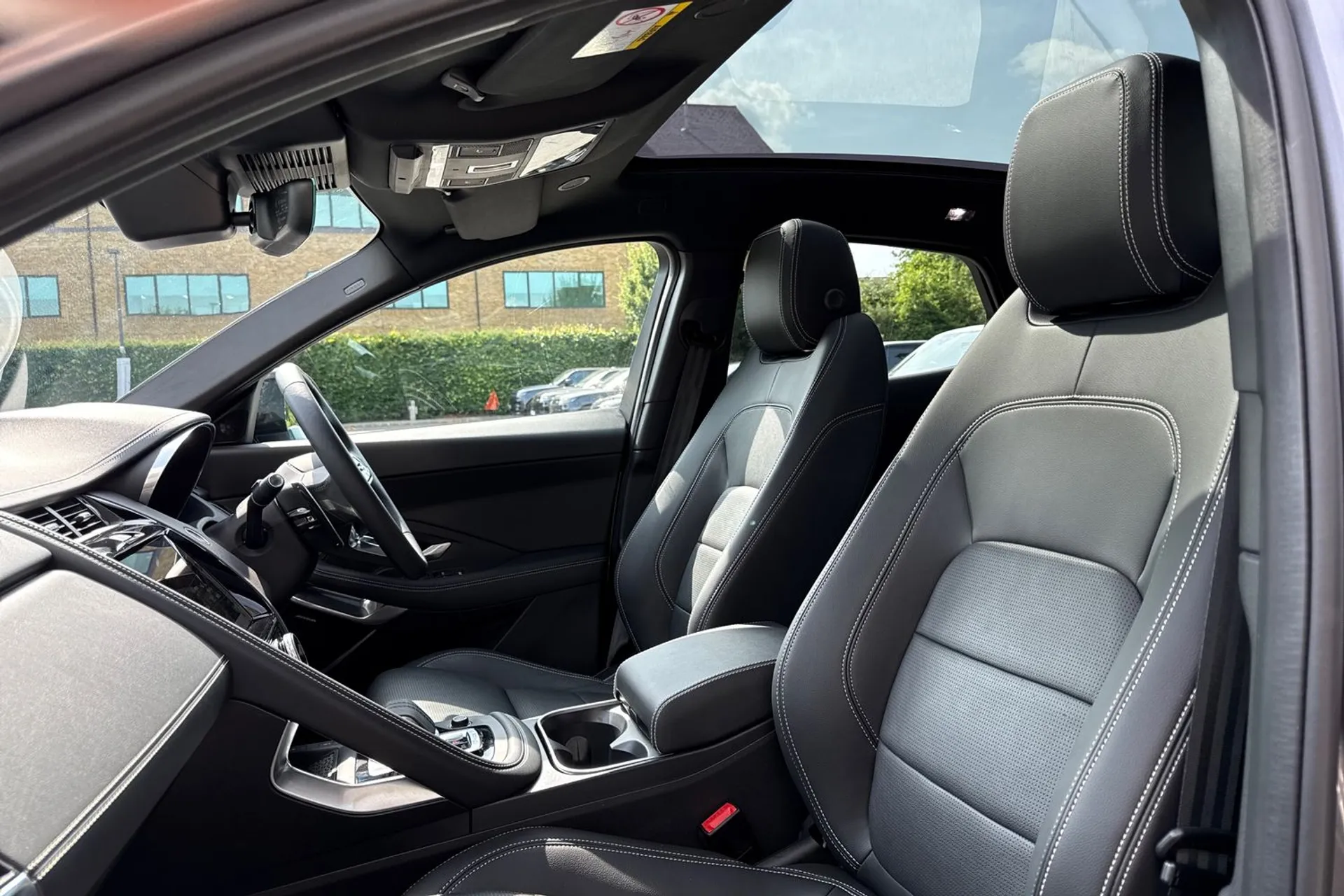 Jaguar E-PACE thumbnail image number 43