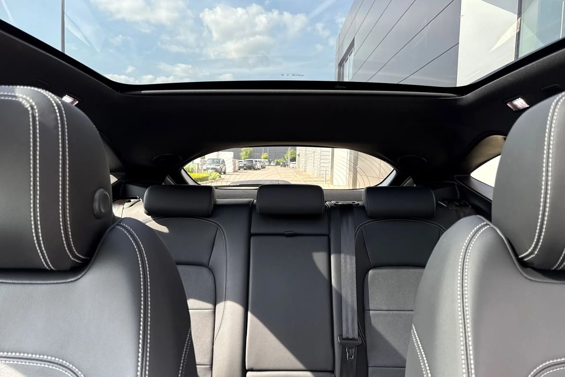 Jaguar E-PACE thumbnail image number 27