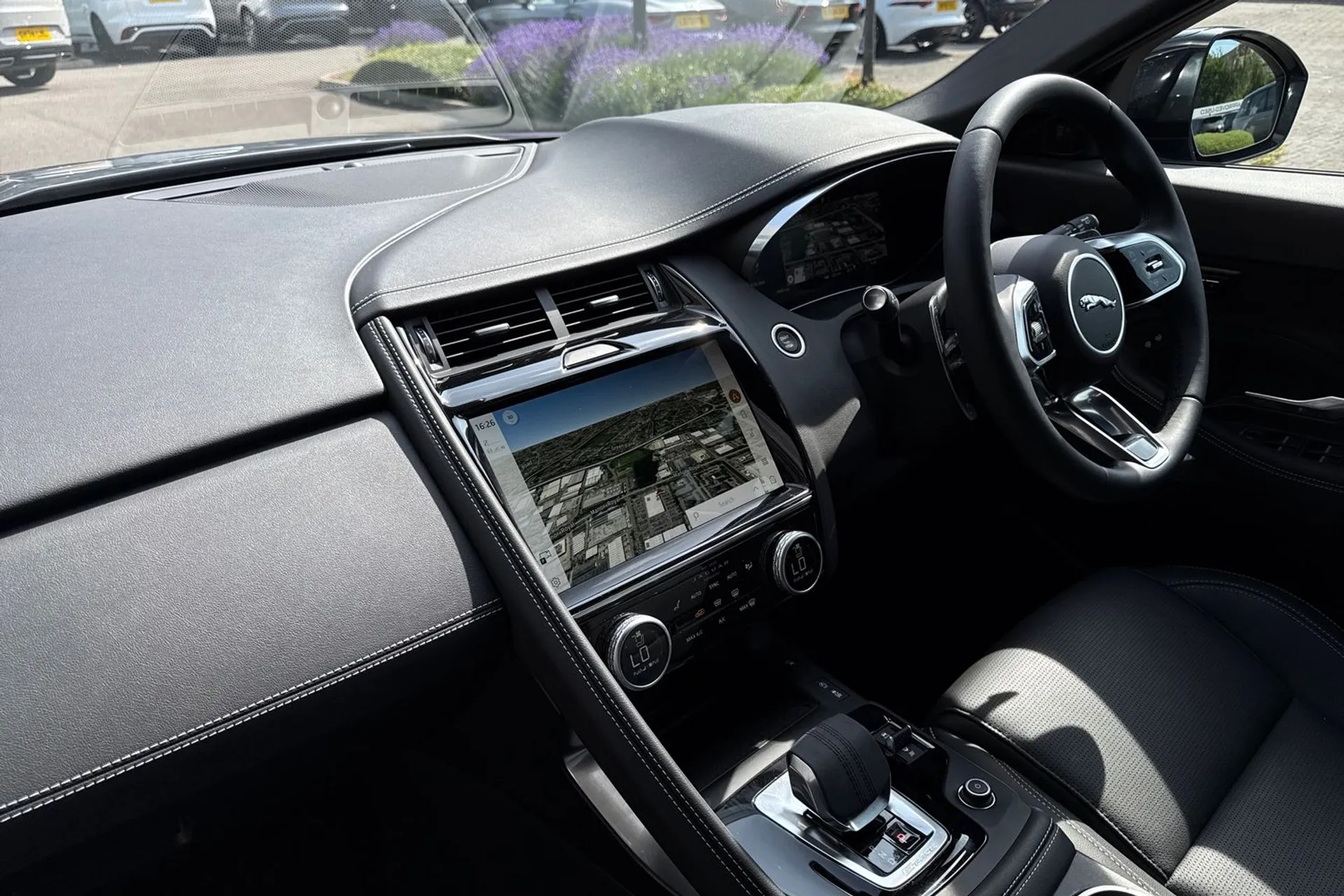 Jaguar E-PACE thumbnail image number 42