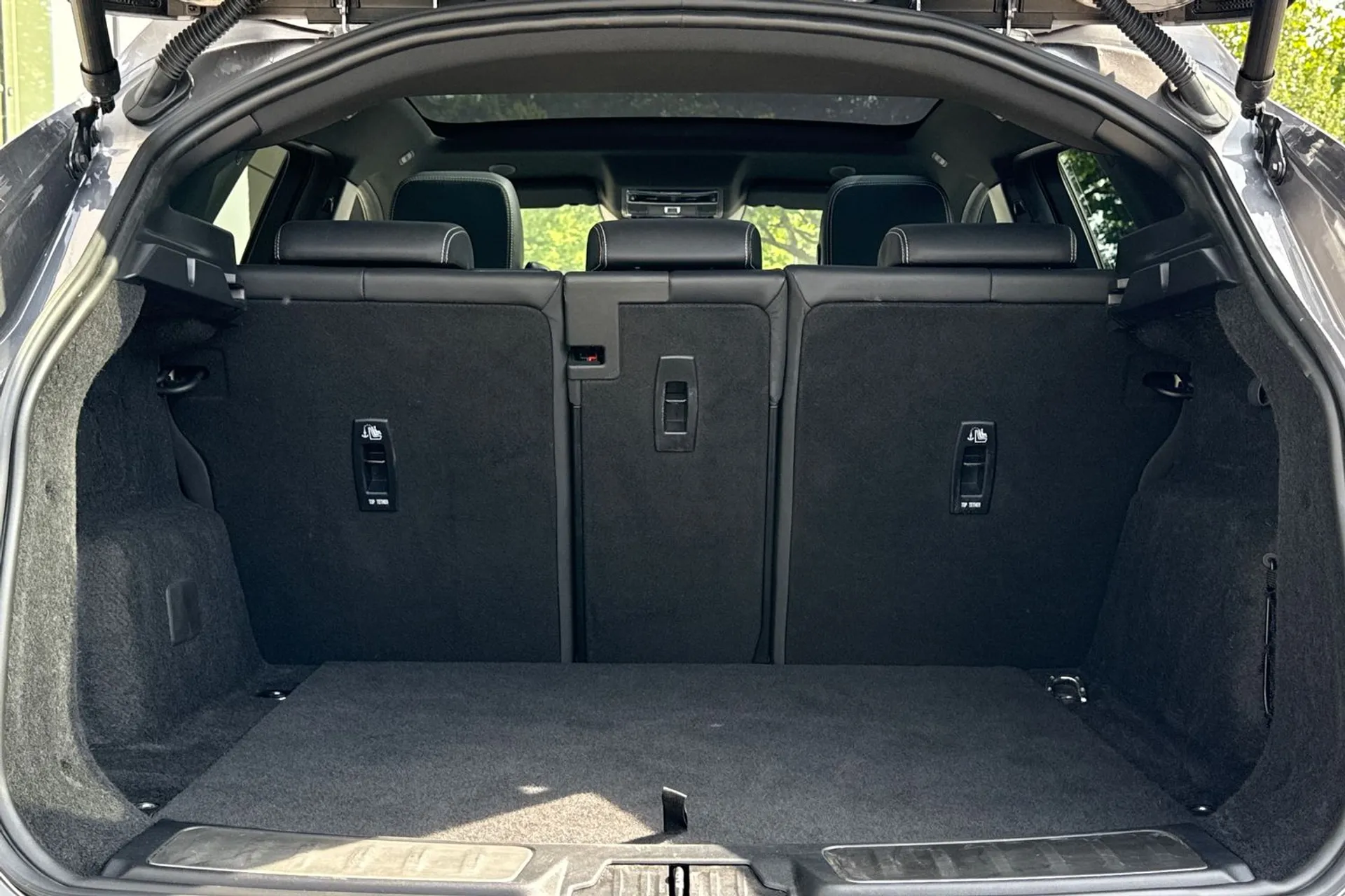 Jaguar E-PACE thumbnail image number 33