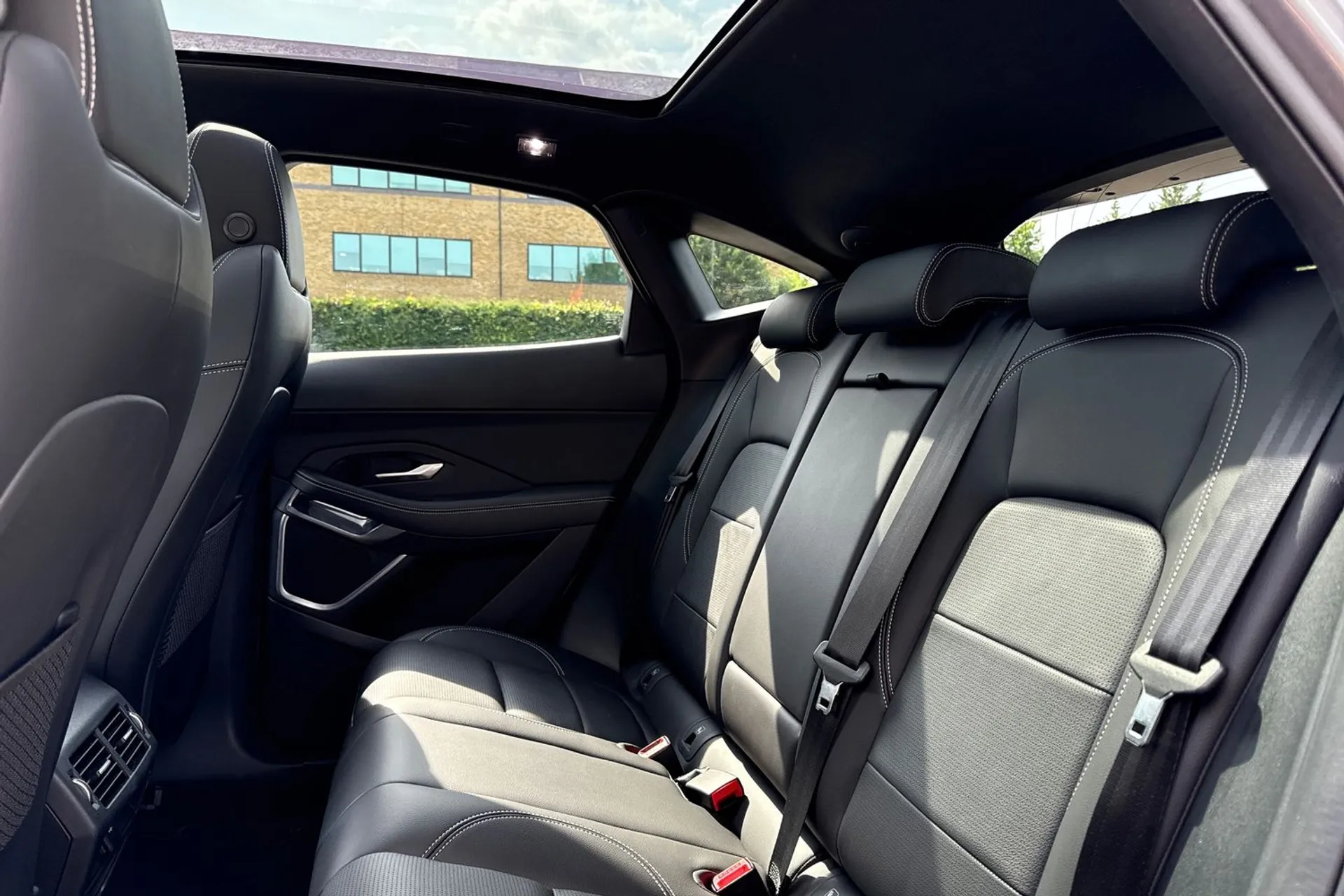 Jaguar E-PACE thumbnail image number 36
