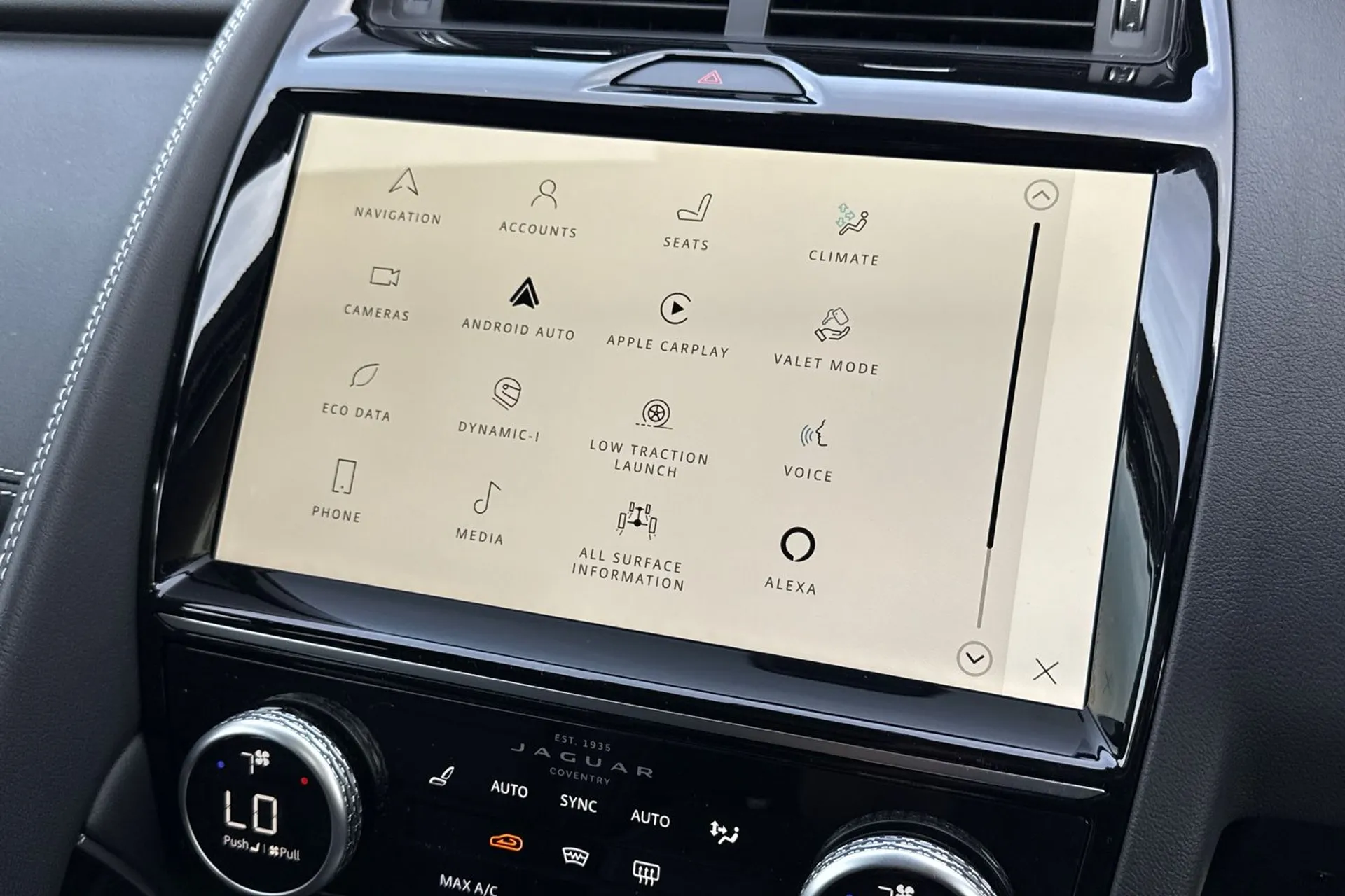 Jaguar E-PACE thumbnail image number 25
