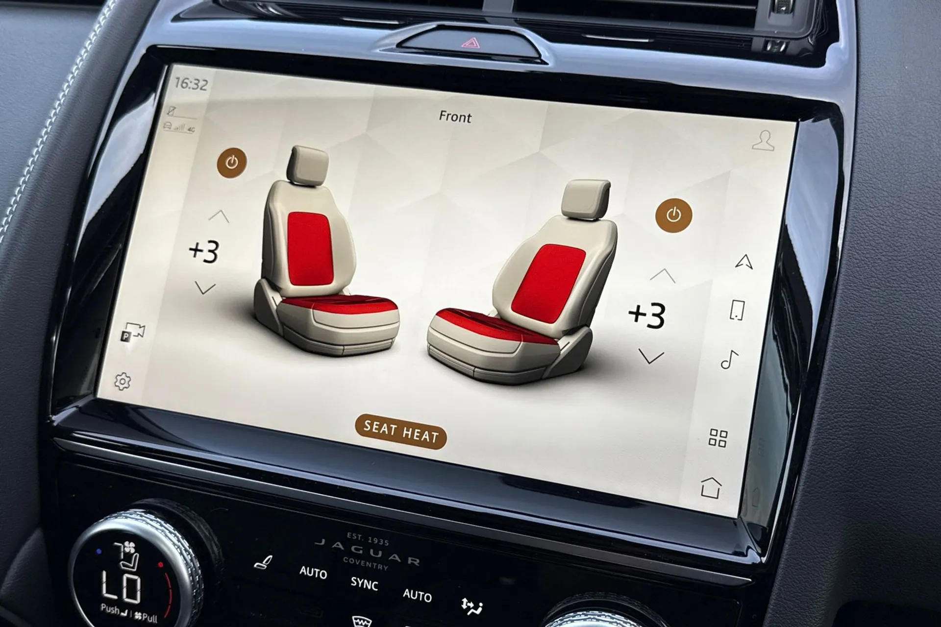 Jaguar E-PACE thumbnail image number 24