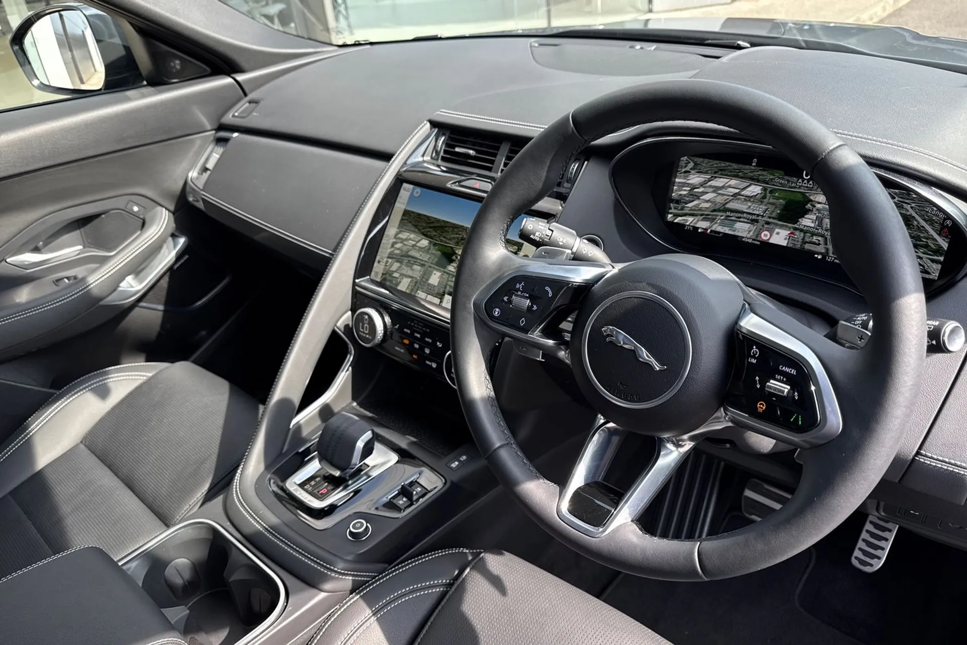 Jaguar E-PACE thumbnail image number 40