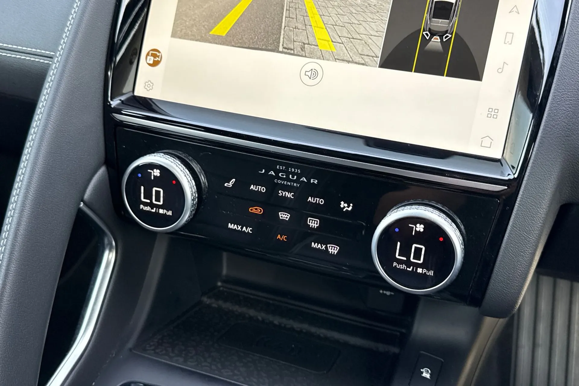 Jaguar E-PACE thumbnail image number 23