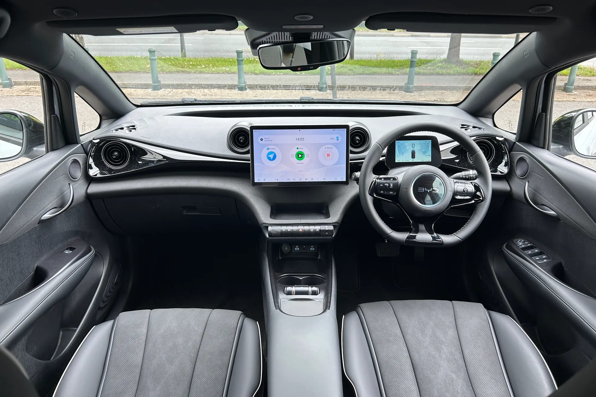 BYD DOLPHIN thumbnail image number 3