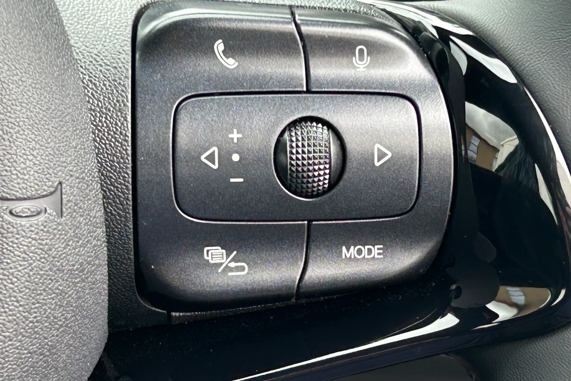 BYD DOLPHIN thumbnail image number 48