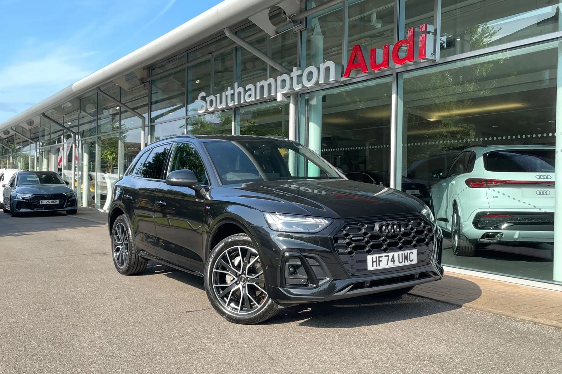 Audi Q5 focused image