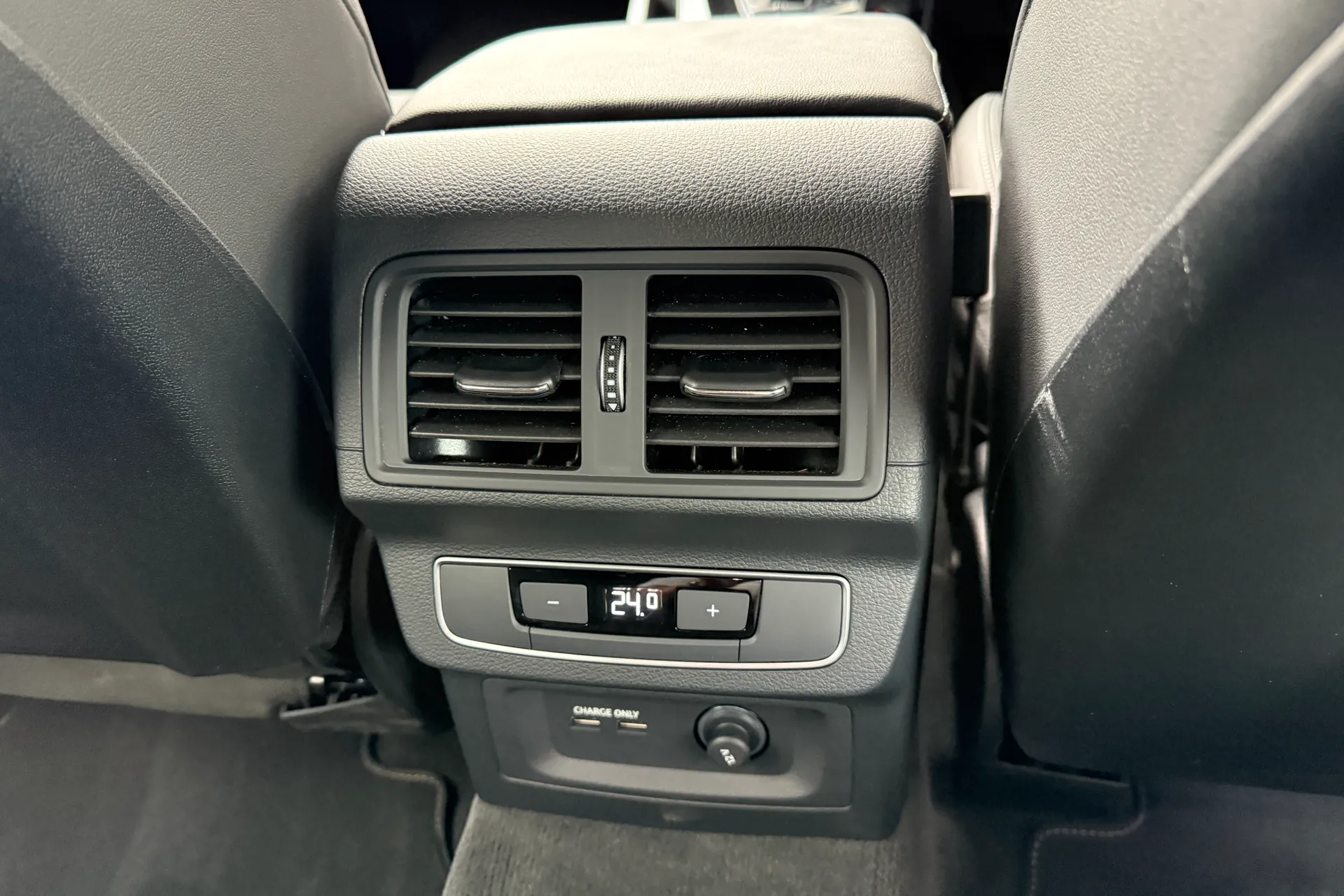 Audi Q5 thumbnail image number 30