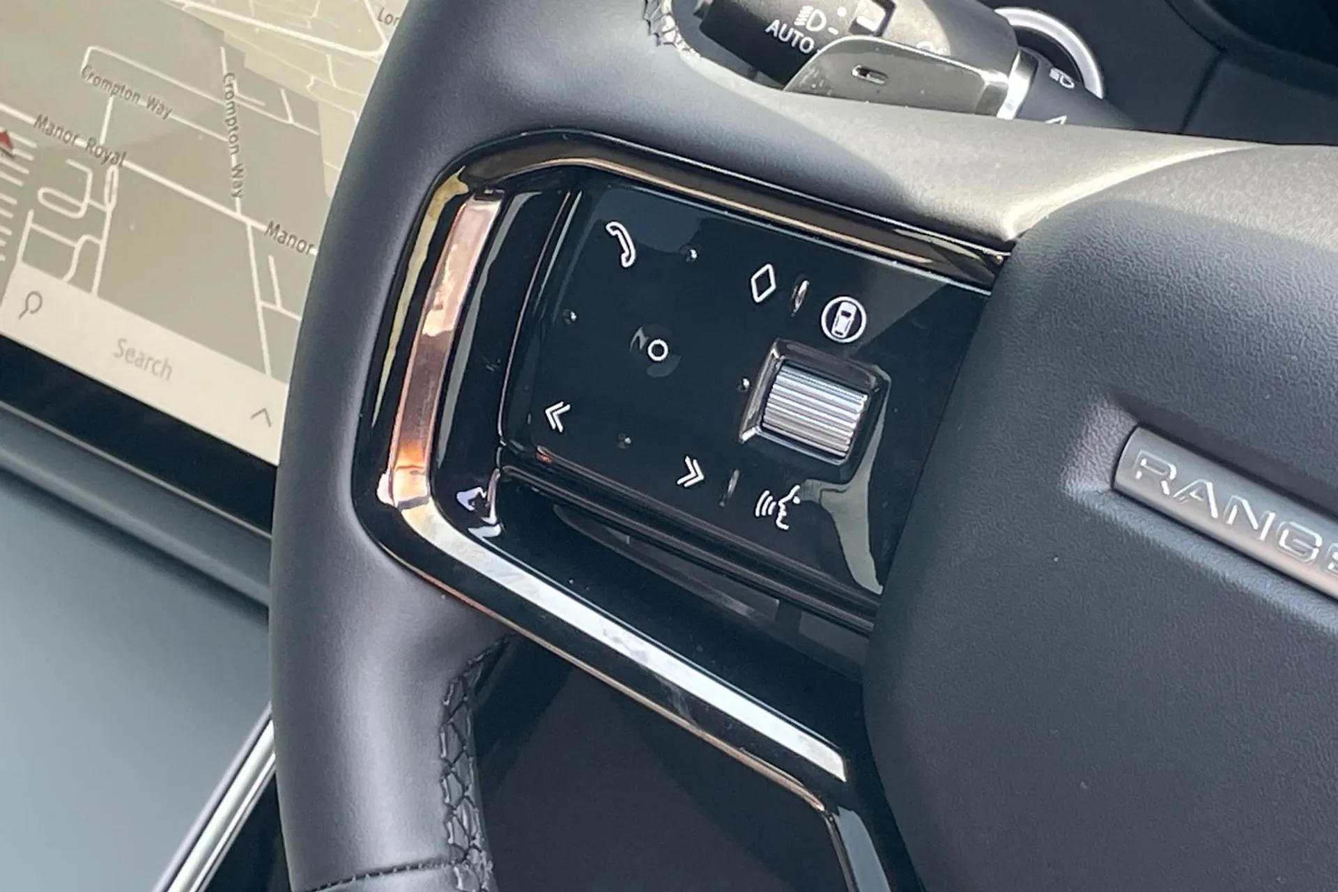 LAND ROVER RANGE ROVER VELAR thumbnail image number 38