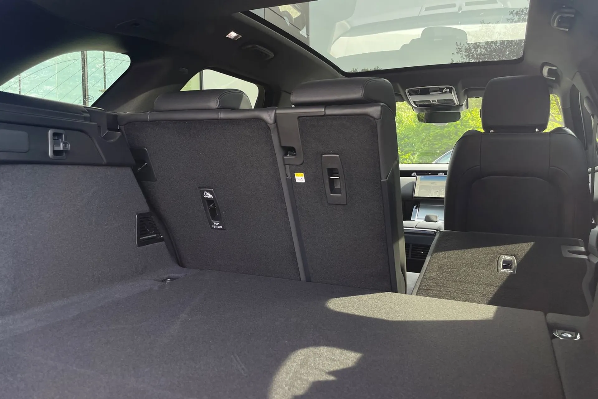 LAND ROVER RANGE ROVER VELAR thumbnail image number 29