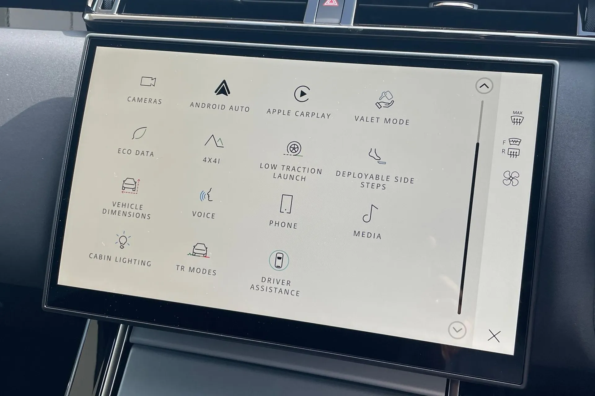 LAND ROVER RANGE ROVER VELAR thumbnail image number 46