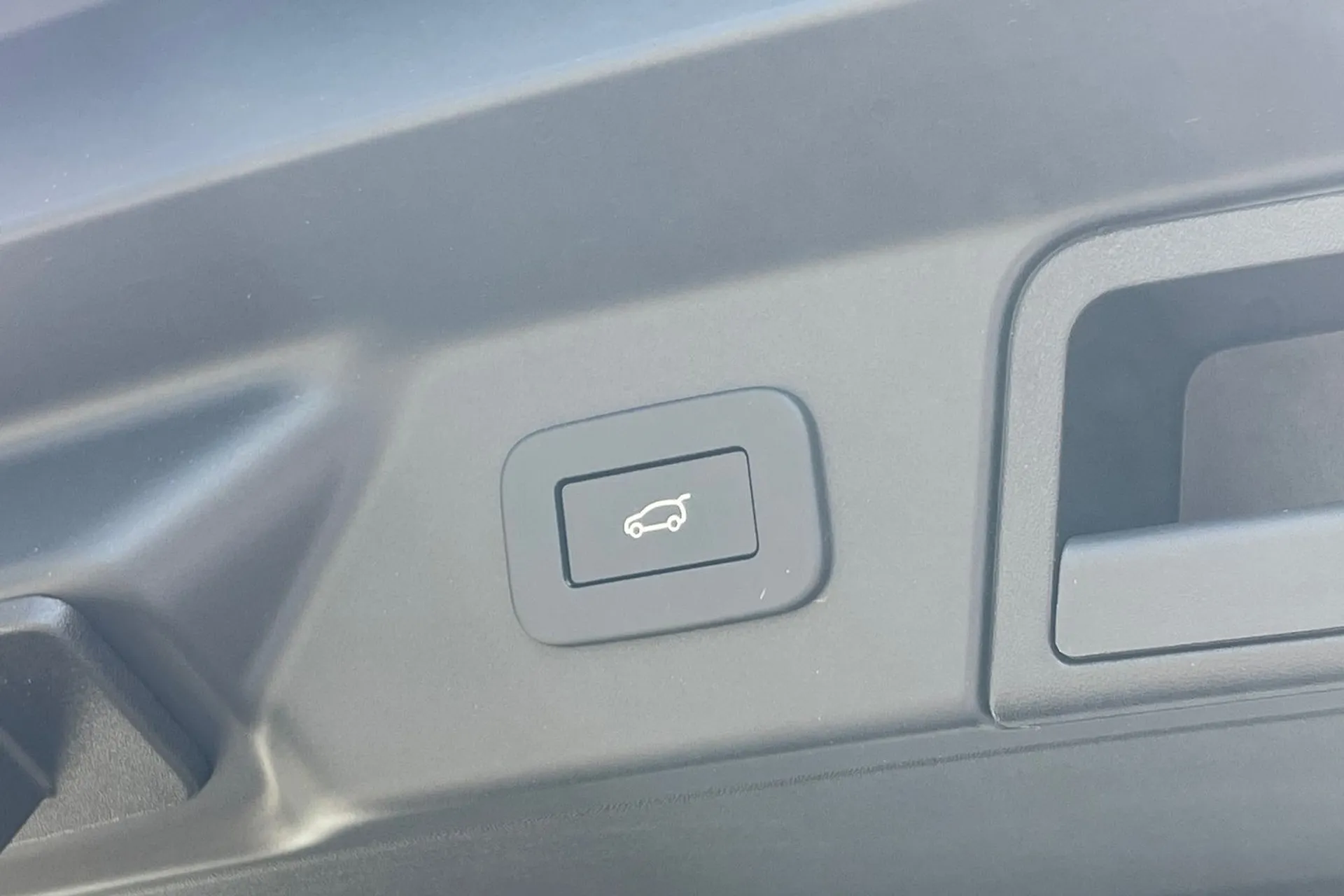 LAND ROVER RANGE ROVER VELAR thumbnail image number 25